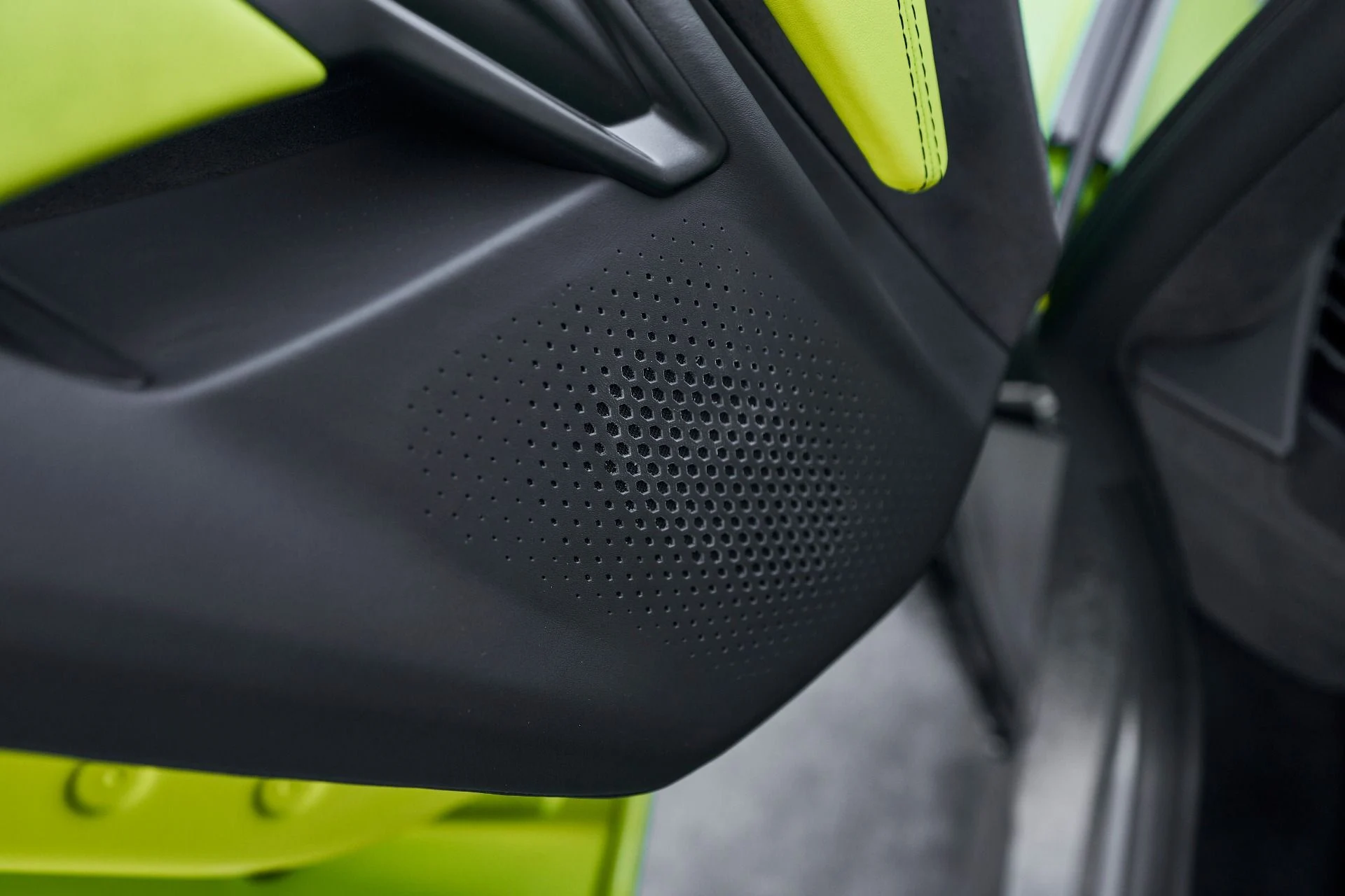 mph037_4088804899_Used_2024_Lamborghini_Revuelto_1763604739_25085d6f60