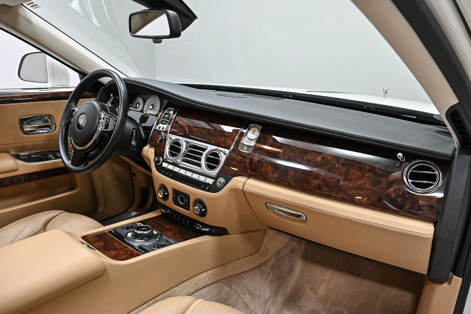 mph037_4091961920_Used_2017_Rolls_Royce_Ghost_1749695060_2576996bfe