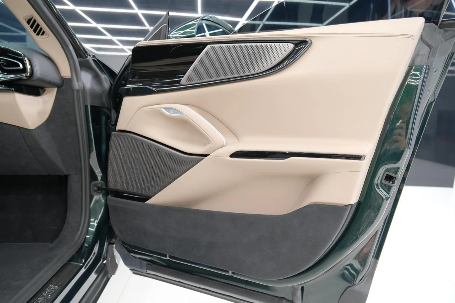 mph037_4096172117_32a3fc3760899a7b26a3bd970c1af8df_ab2519134f