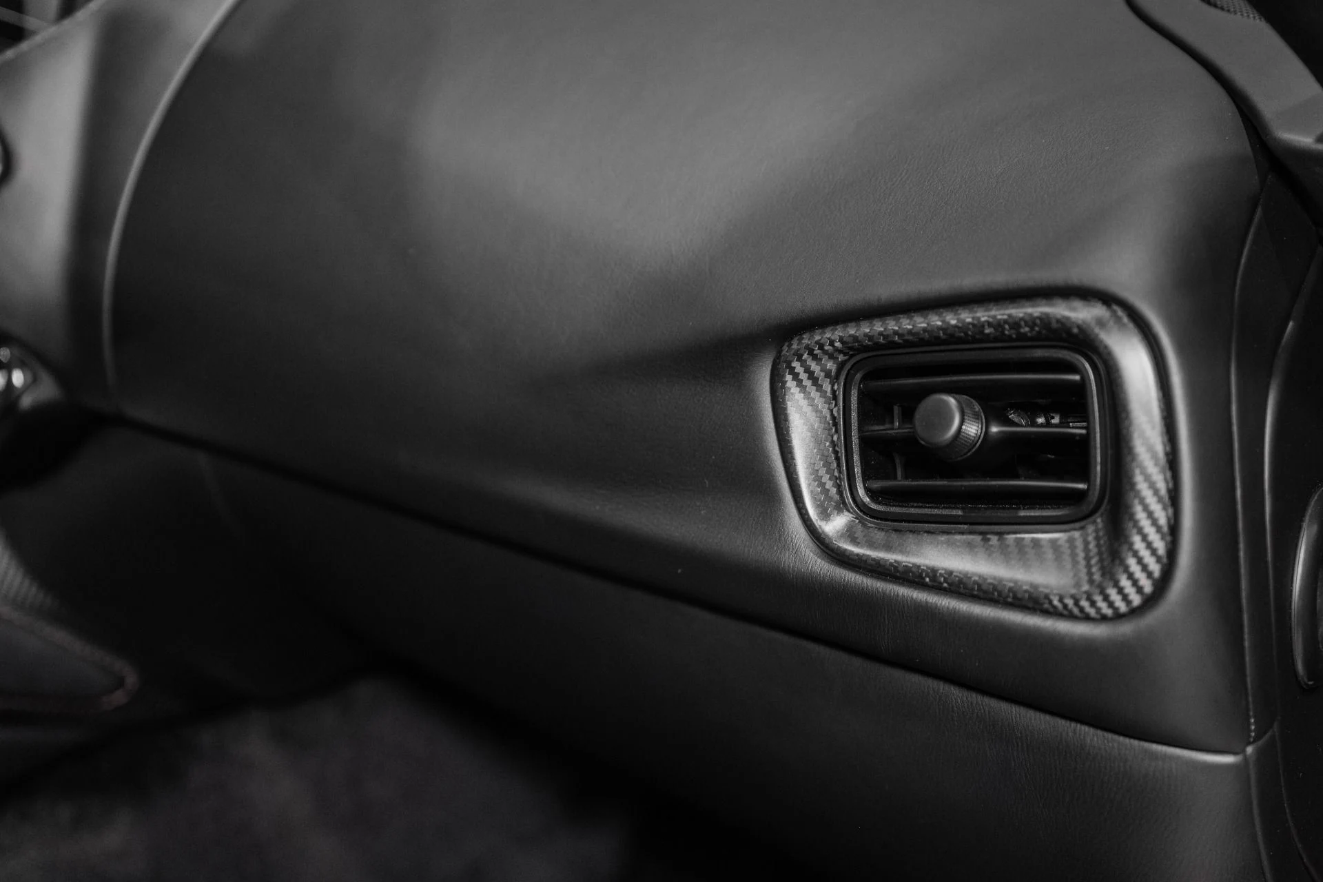 mph037_409646111_Used_2023_Aston_Martin_Vantage_V8_1772854371_9fda74a352