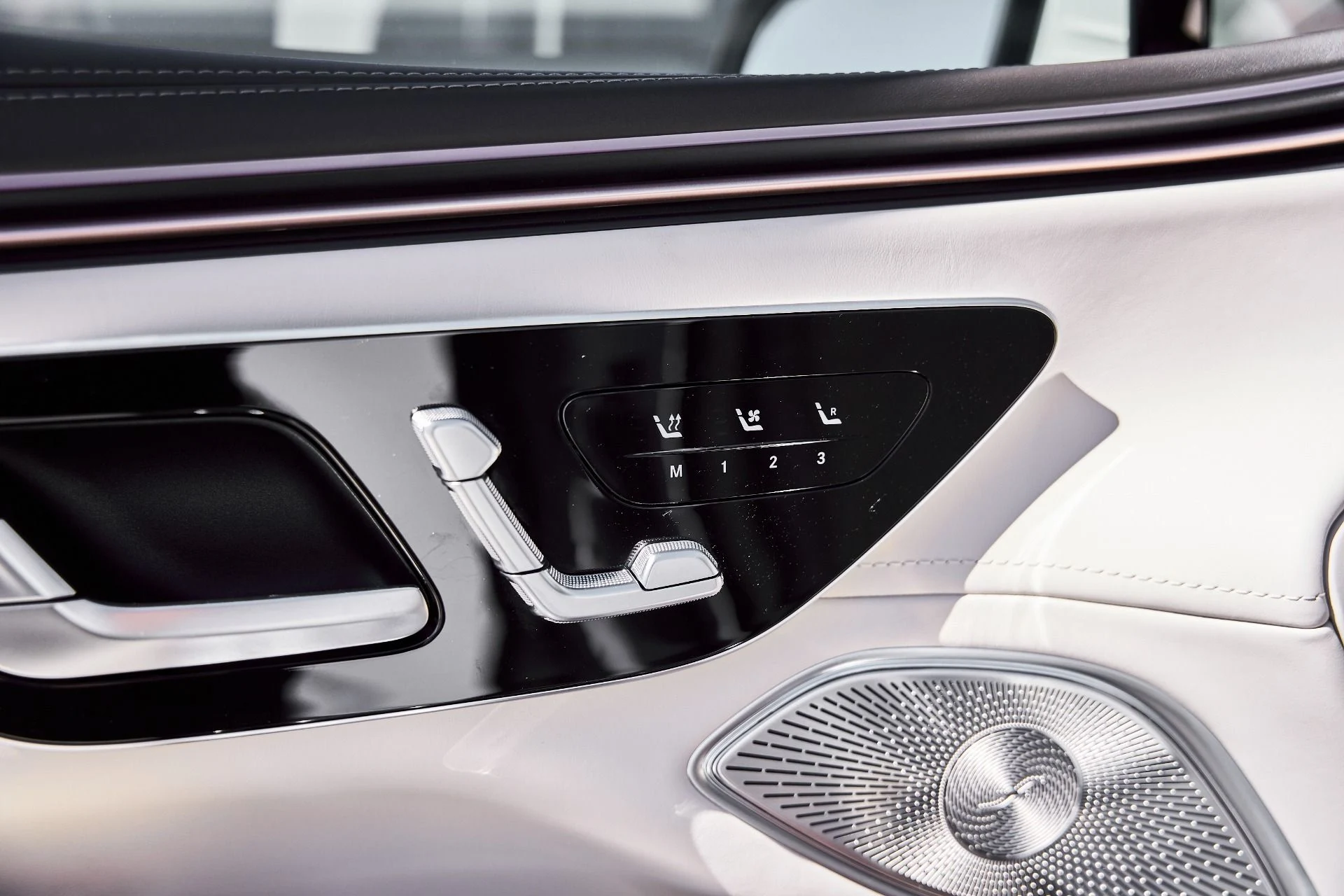 mph037_4116430913_Used_2025_Mercedes_Benz_EQS_Maybach_EQS_680_1773365826_8494b87a94