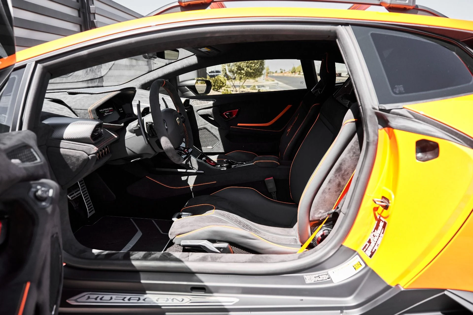 mph037_4130148926_Used_2023_Lamborghini_Huracan_Sterrato_Base_1776823449_0650420454