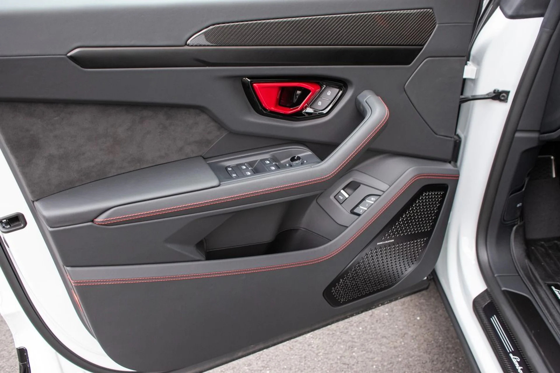 mph037_4136684720_Used_2024_Lamborghini_Urus_S_1736004526_8c1dddd1c2