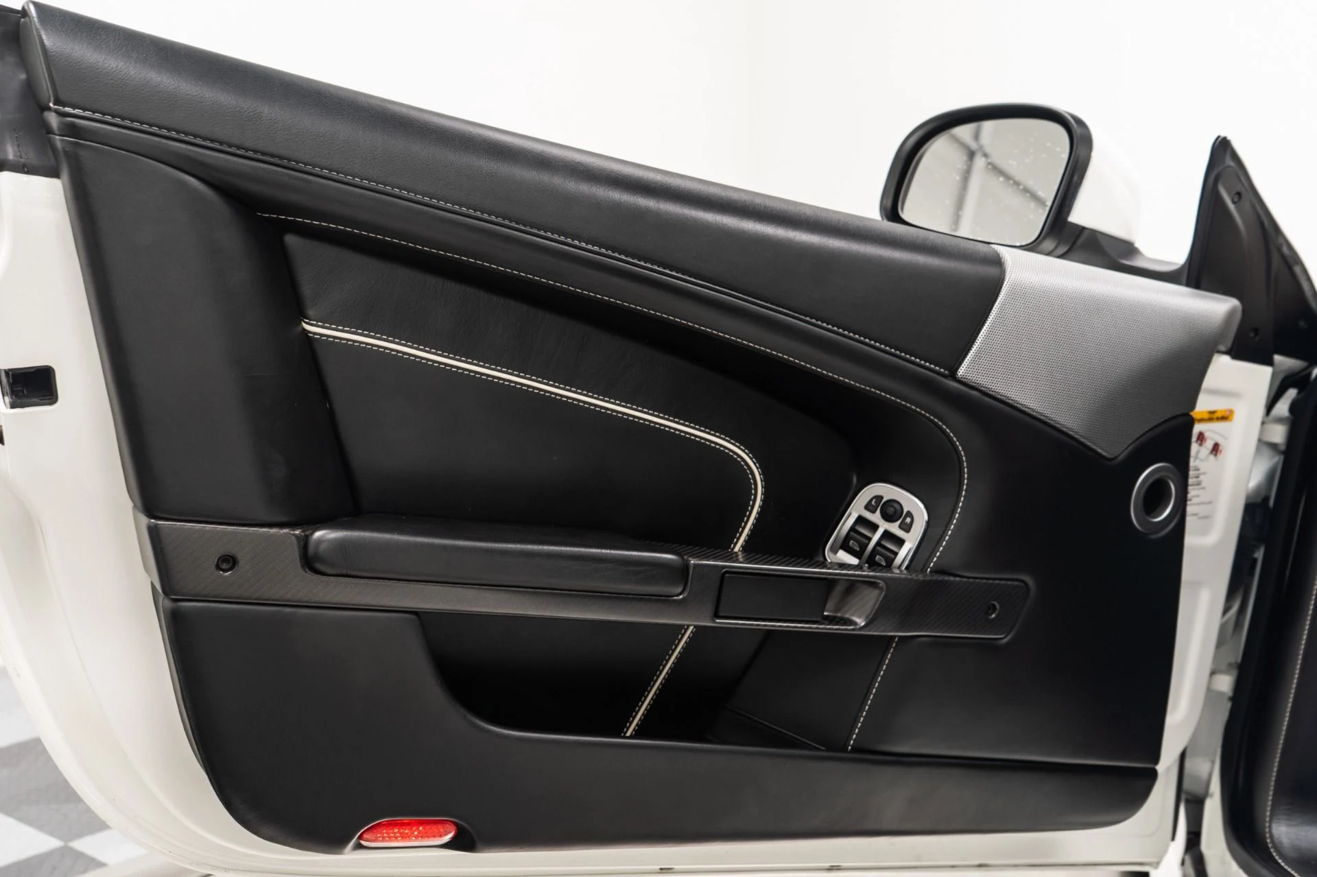 mph037_414329849_Used_2014_Aston_Martin_DB_9_Volante_1756221007_332b60e2e5