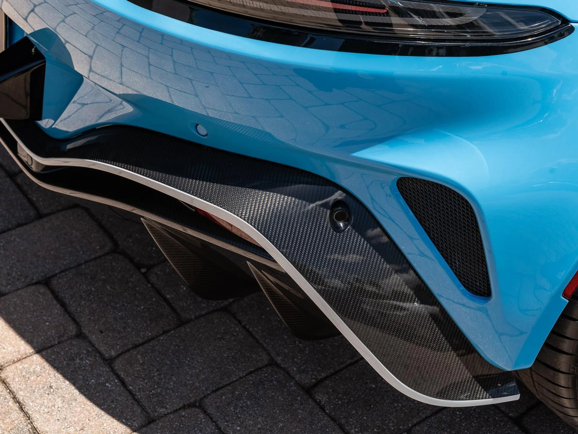 mph037_4147735984_Used_2023_Aston_Martin_Vantage_V12_1780952623_c7583d7037