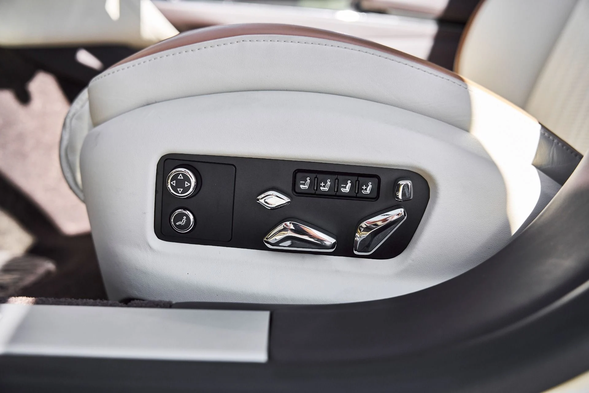 mph037_4150434597_Used_2023_Bentley_Flying_Spur_Hybrid_Odyssean_Edition_1770692469_7f866c53c0