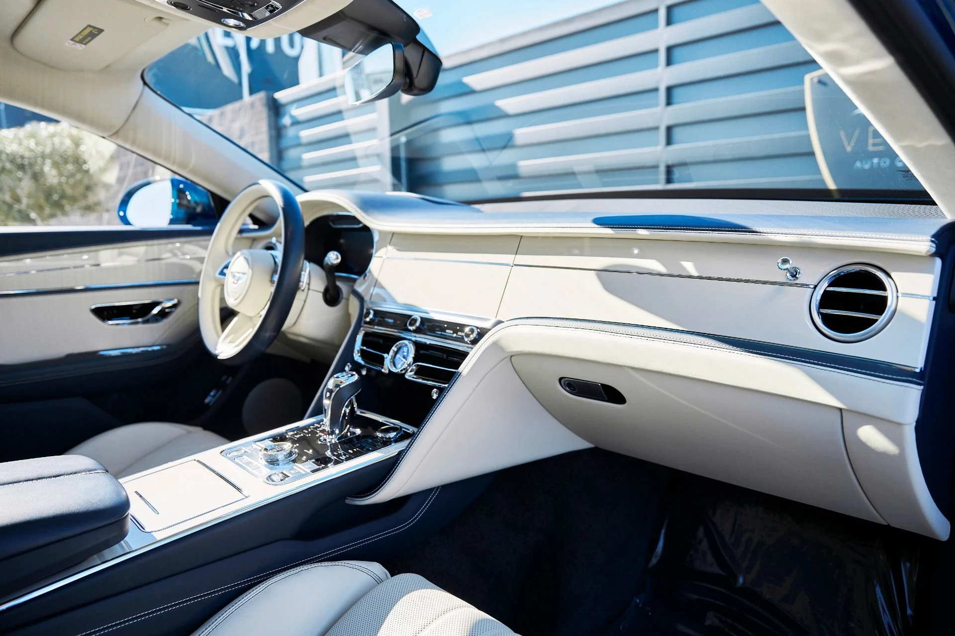 mph037_418158592_Used_2024_Bentley_Flying_Spur_Mulliner_V8_1768876593_ab90b4bd54