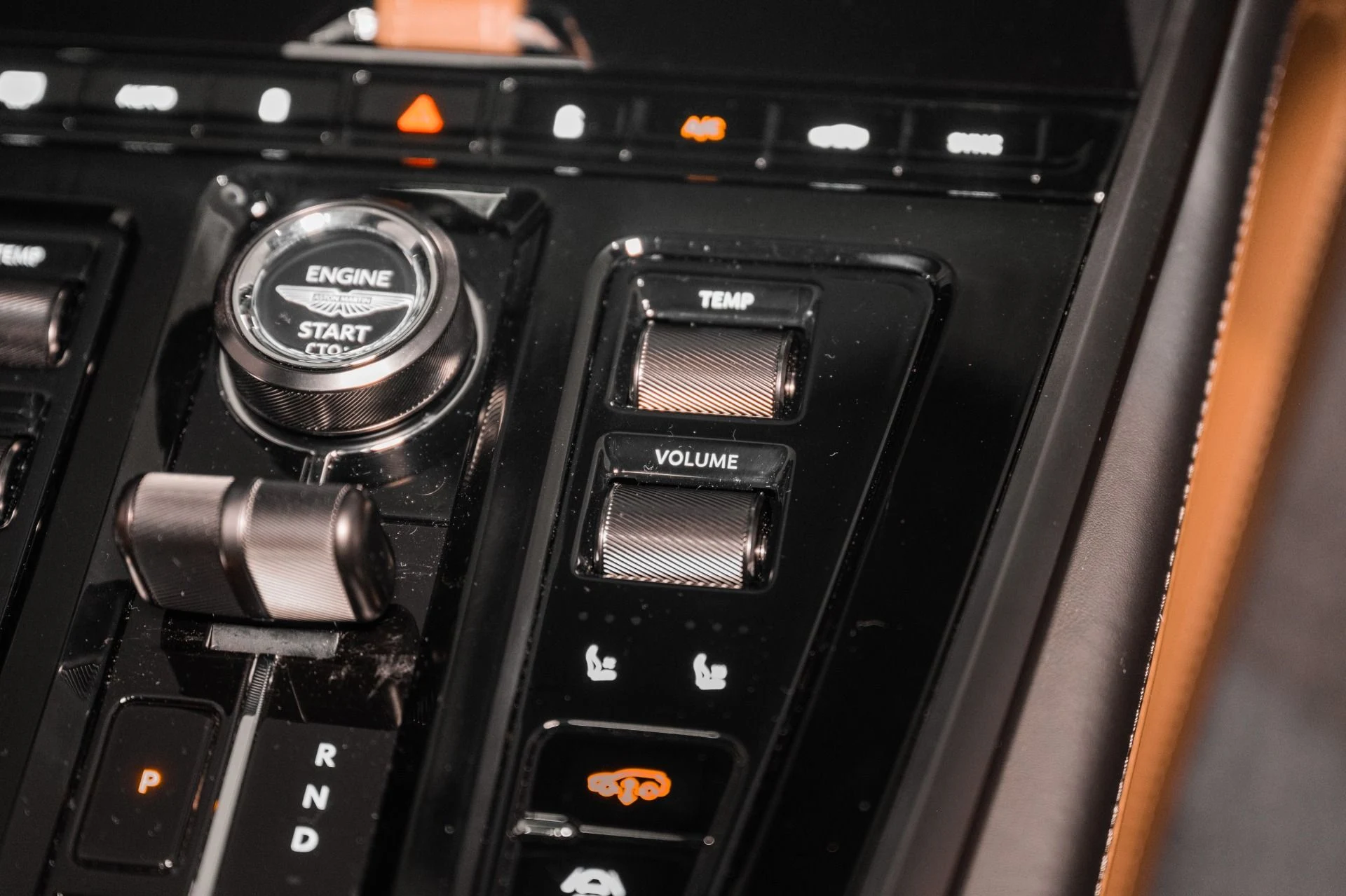 mph037_421267197_New_2026_Aston_Martin_DBX_707_1780937763_ae7d1c57bd
