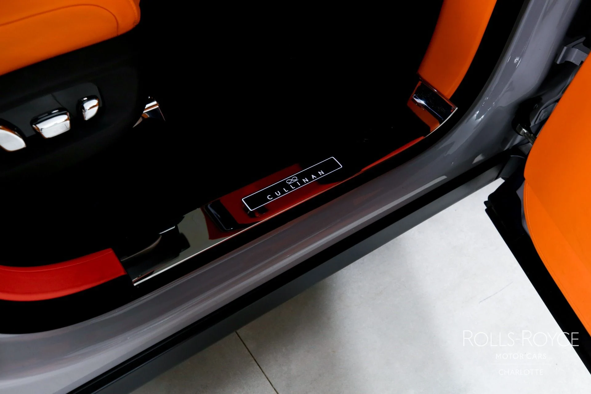 mph037_4216584093_Used_2024_Rolls_Royce_Black_Badge_Cullinan_1765396280_09eac1abcd