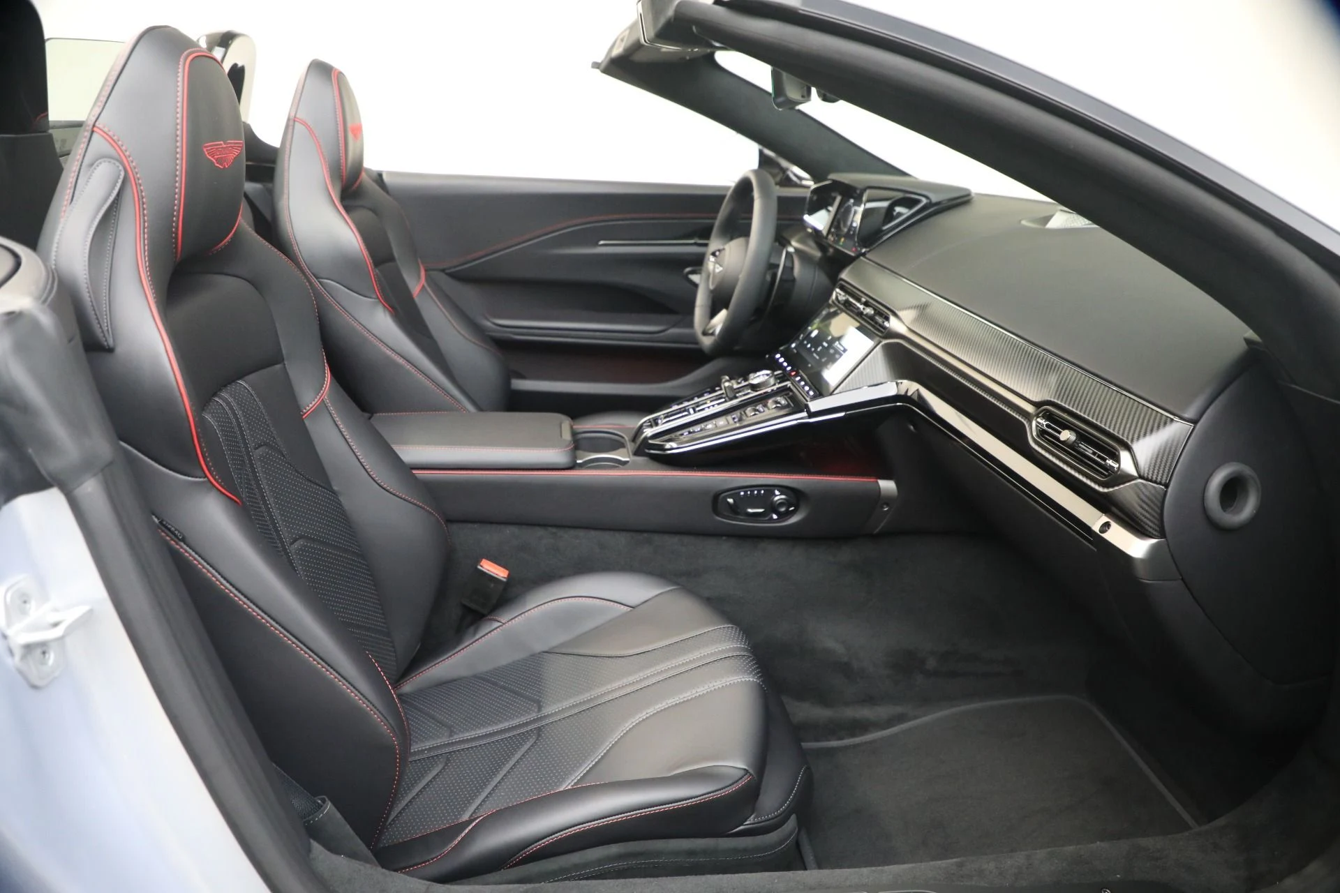 mph037_422318271_New_2026_Aston_Martin_Vantage_Roadster_1768253307_c5ab4a48b3