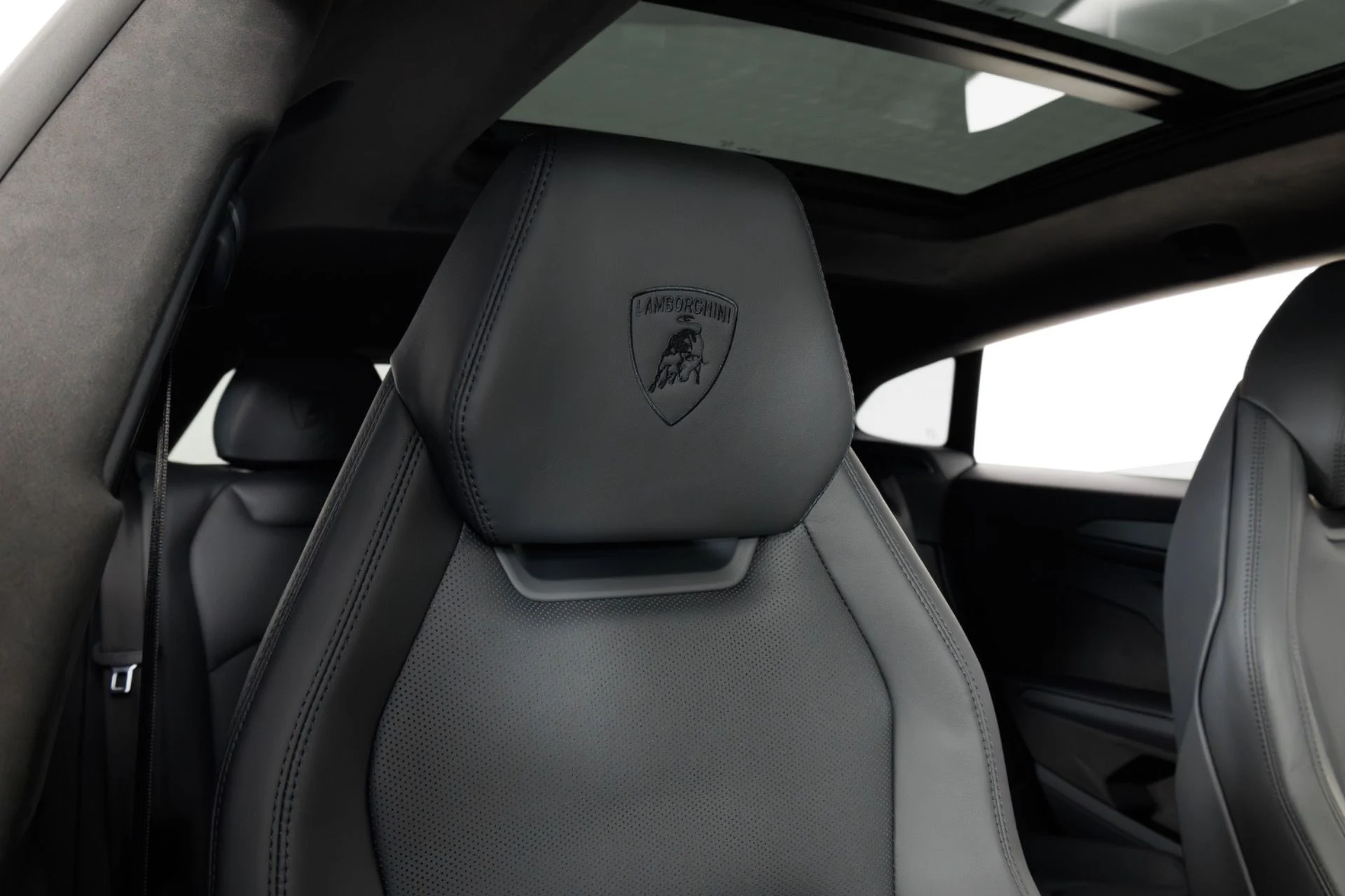 mph037_4238048655_Used_2025_Lamborghini_Urus_SE_1779304710_2cf1288d9e