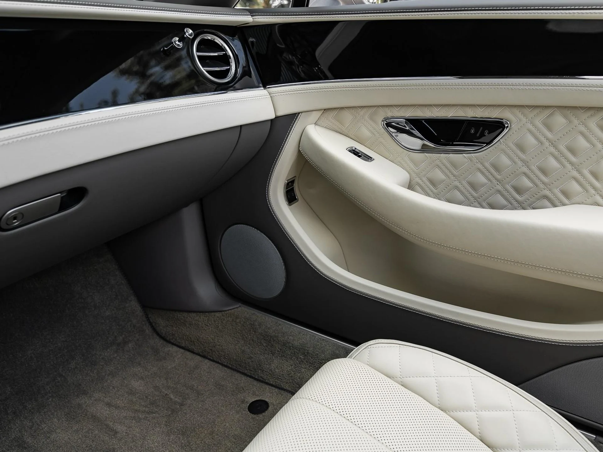 mph037_4259700981_Used_2022_Bentley_Continental_GT_V8_1771851985_fe7ccab10d