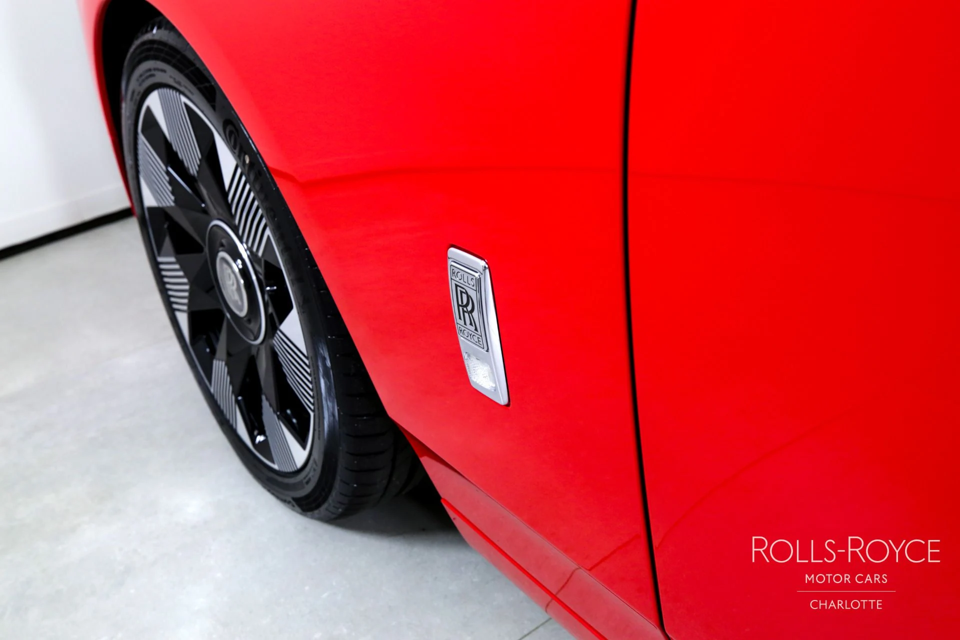 mph037_426046866_Used_2024_Rolls_Royce_Phantom_EWB_1745331546_62a9ddb995