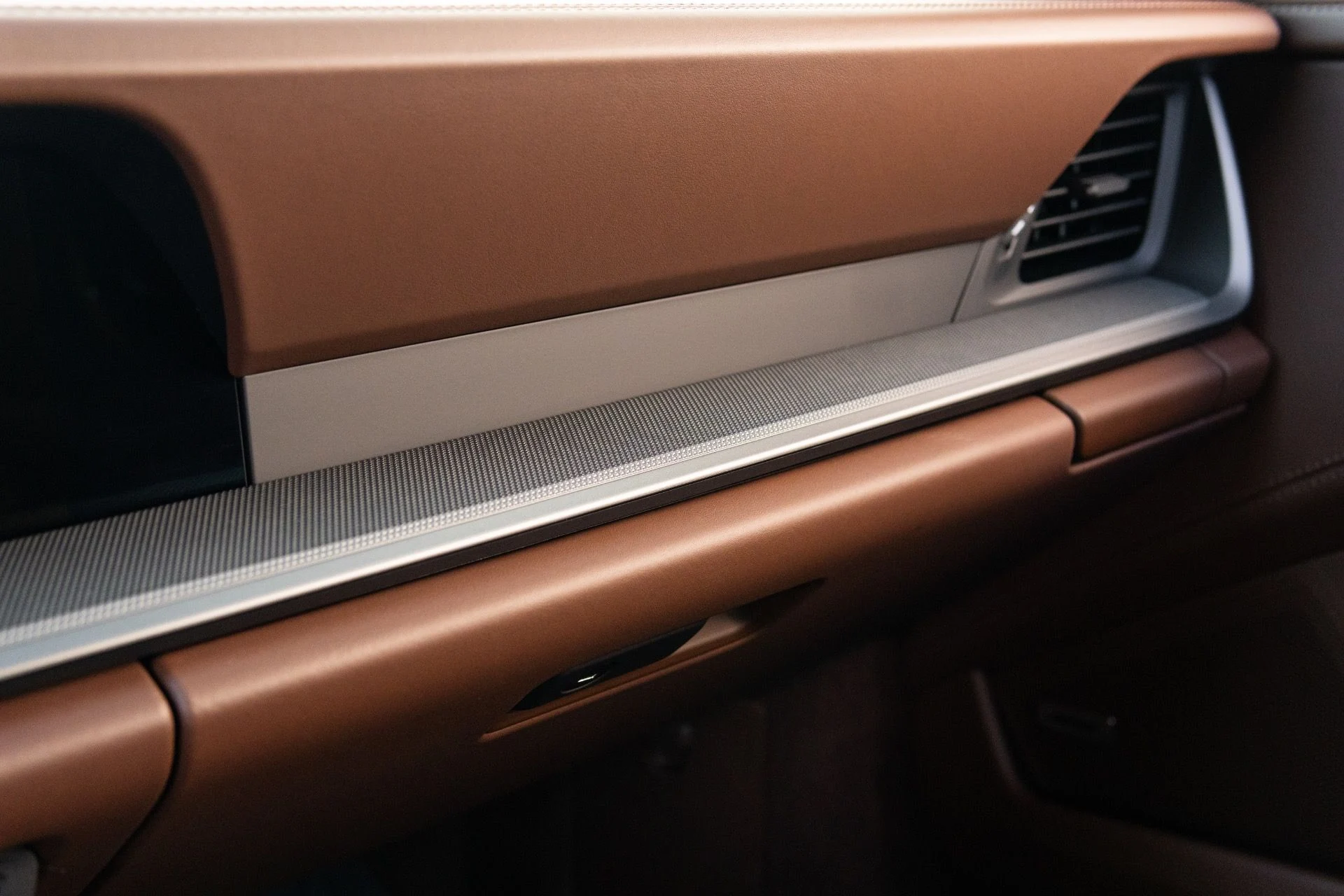 mph037_428162965_Used_2024_Porsche_911_Carrera_1772817798_0a18f0b245