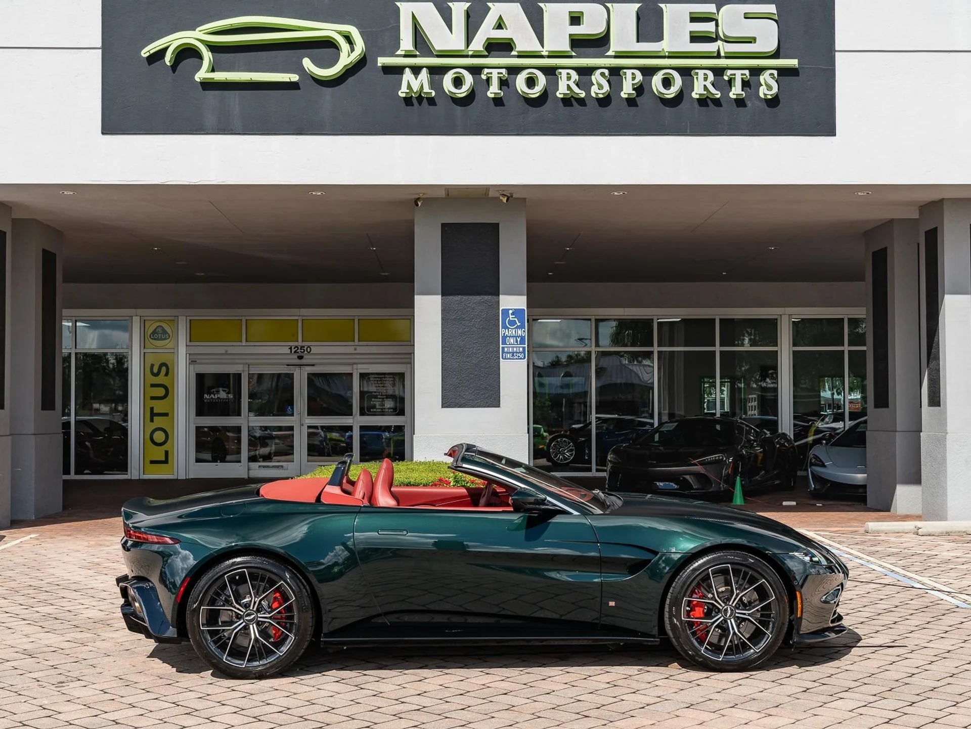 mph037_431090400_Used_2021_Aston_Martin_Vantage_1753207586_3b292ffcdf