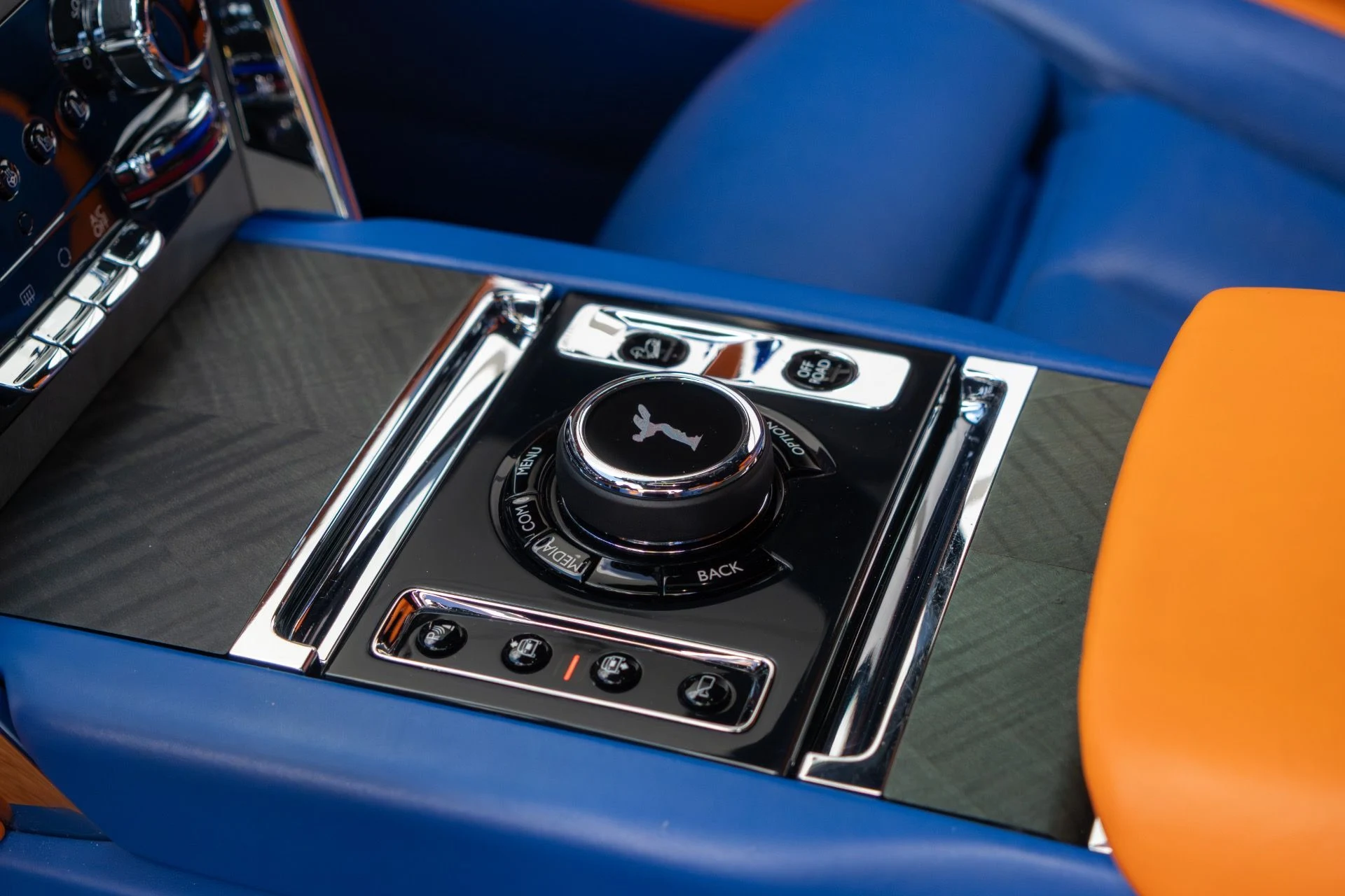 mph037_456756629_Used_2019_Rolls_Royce_Cullinan_1764189669_14d190ba58