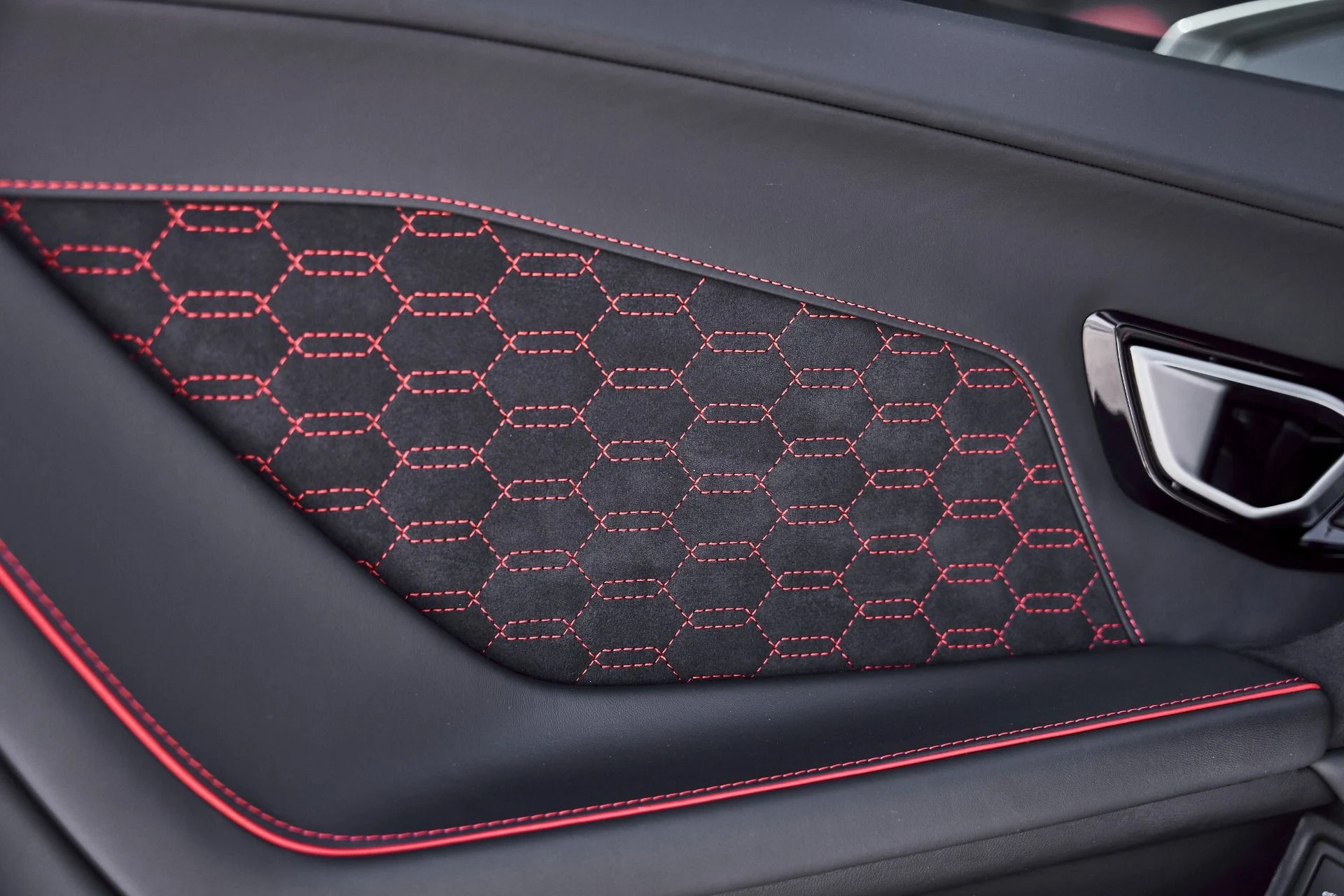 mph037_463243132_Used_2023_Lamborghini_Huracan_Tecnica_Base_1773532136_3e40eee68d