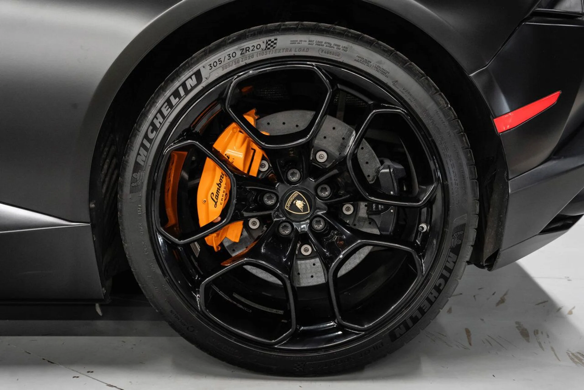 mph037_471561476_lamborghini_huracan_2016_ca84efda14