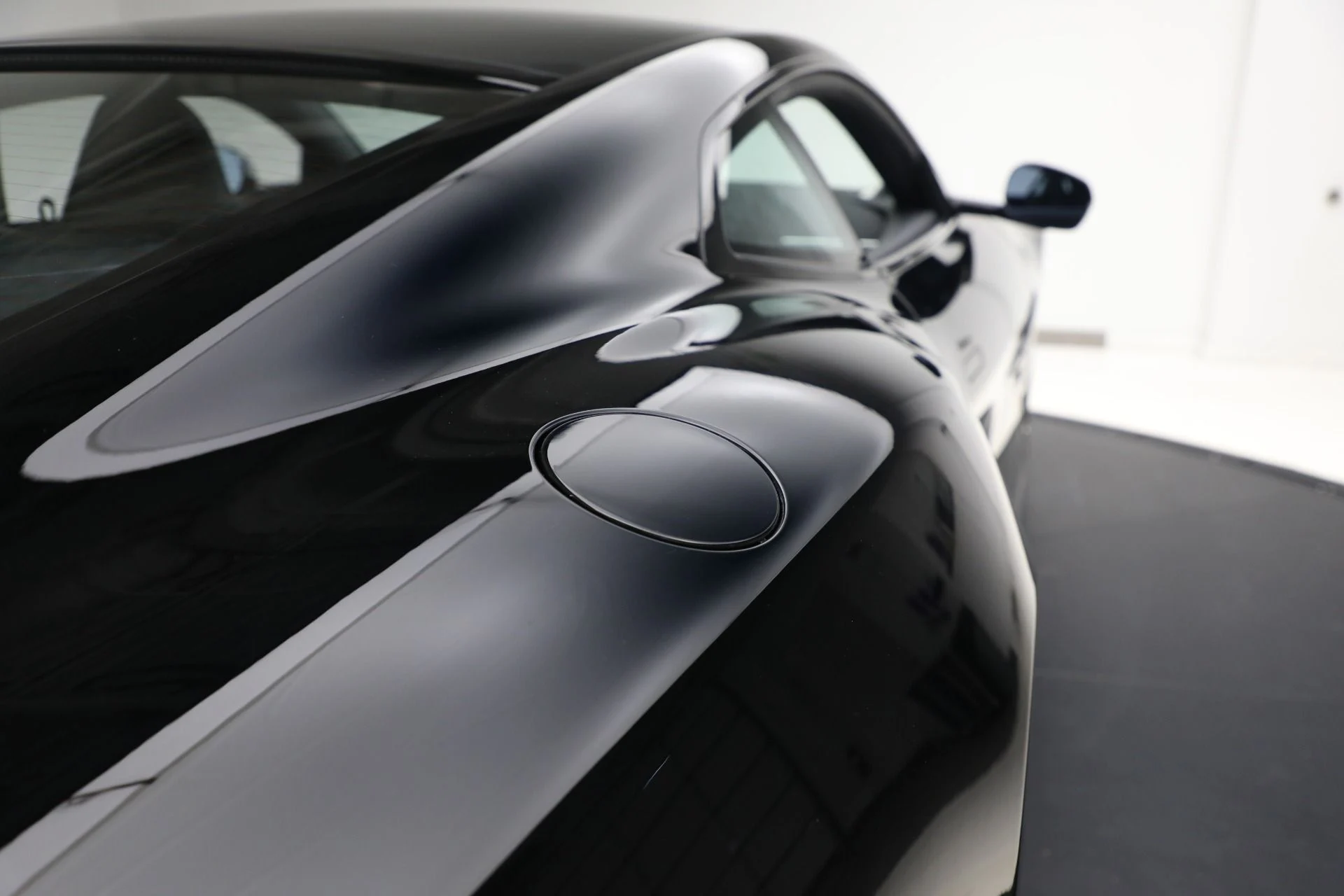 mph037_494227413_New_2025_Aston_Martin_Vanquish_3125993db3