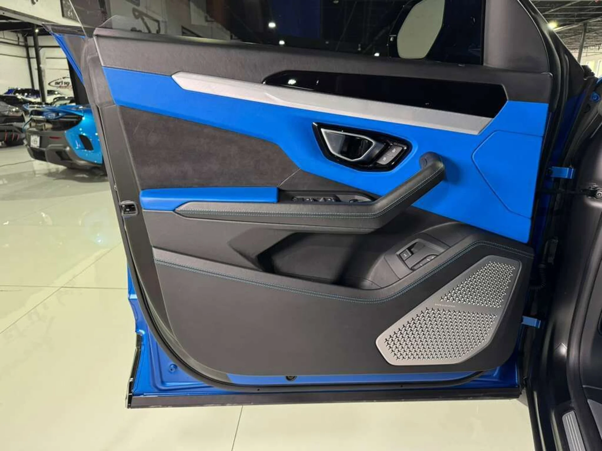 mph037_496611865_b22c09d8f3521a95ca83a382f5283909_e244b897c2