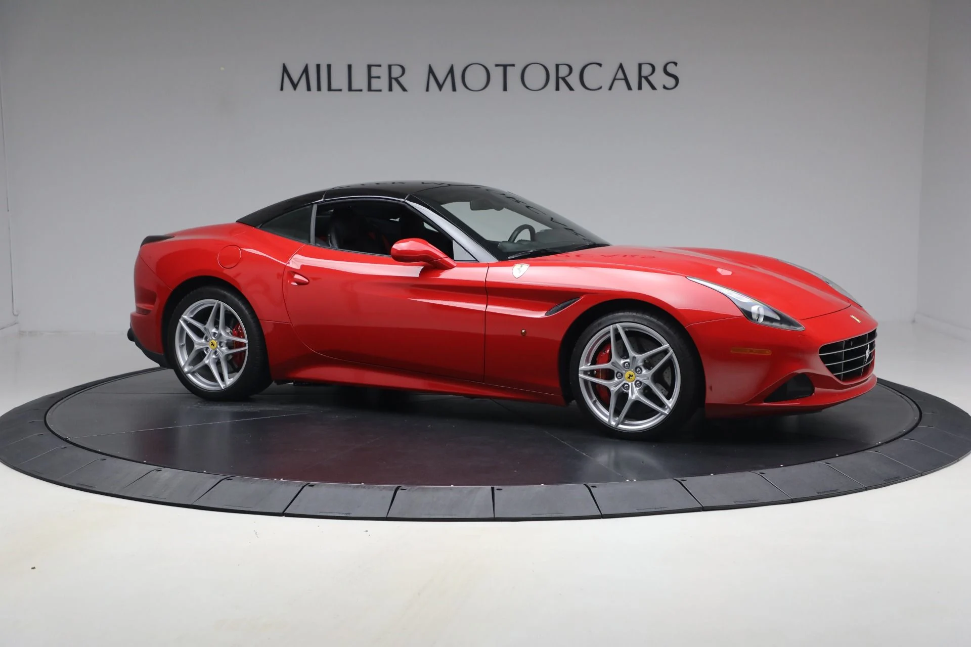 mph037_507711342_Used_2017_Ferrari_California_T_1787347331_4e6bad3c39