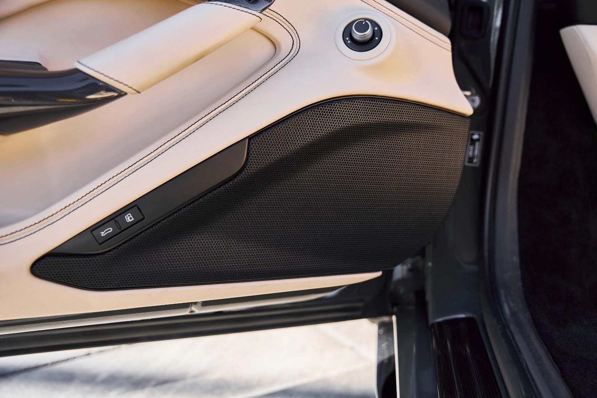 mph037_515101508_Used_2022_Ferrari_F8_Spider_Base_1768868428_3ca1748a91