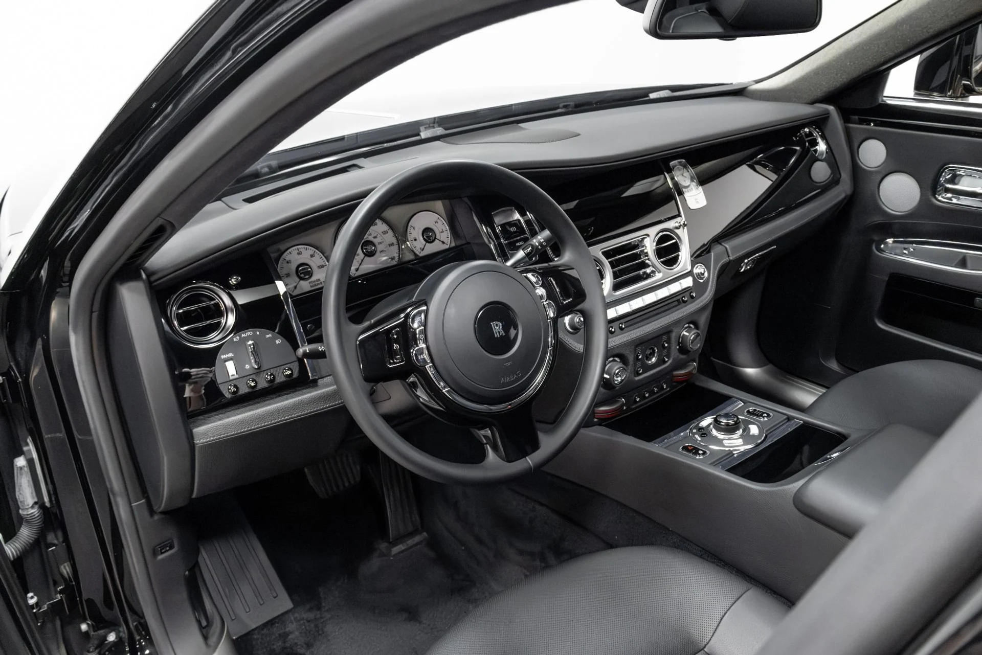 mph037_51857980_Used_2011_Rolls_Royce_Ghost_Base_1762877304_e056f18a2c