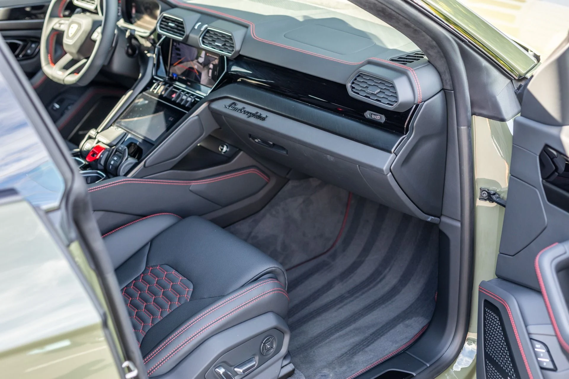 mph037_540353930_Used_2023_Lamborghini_Urus_S_1764103574_5099dcaa40