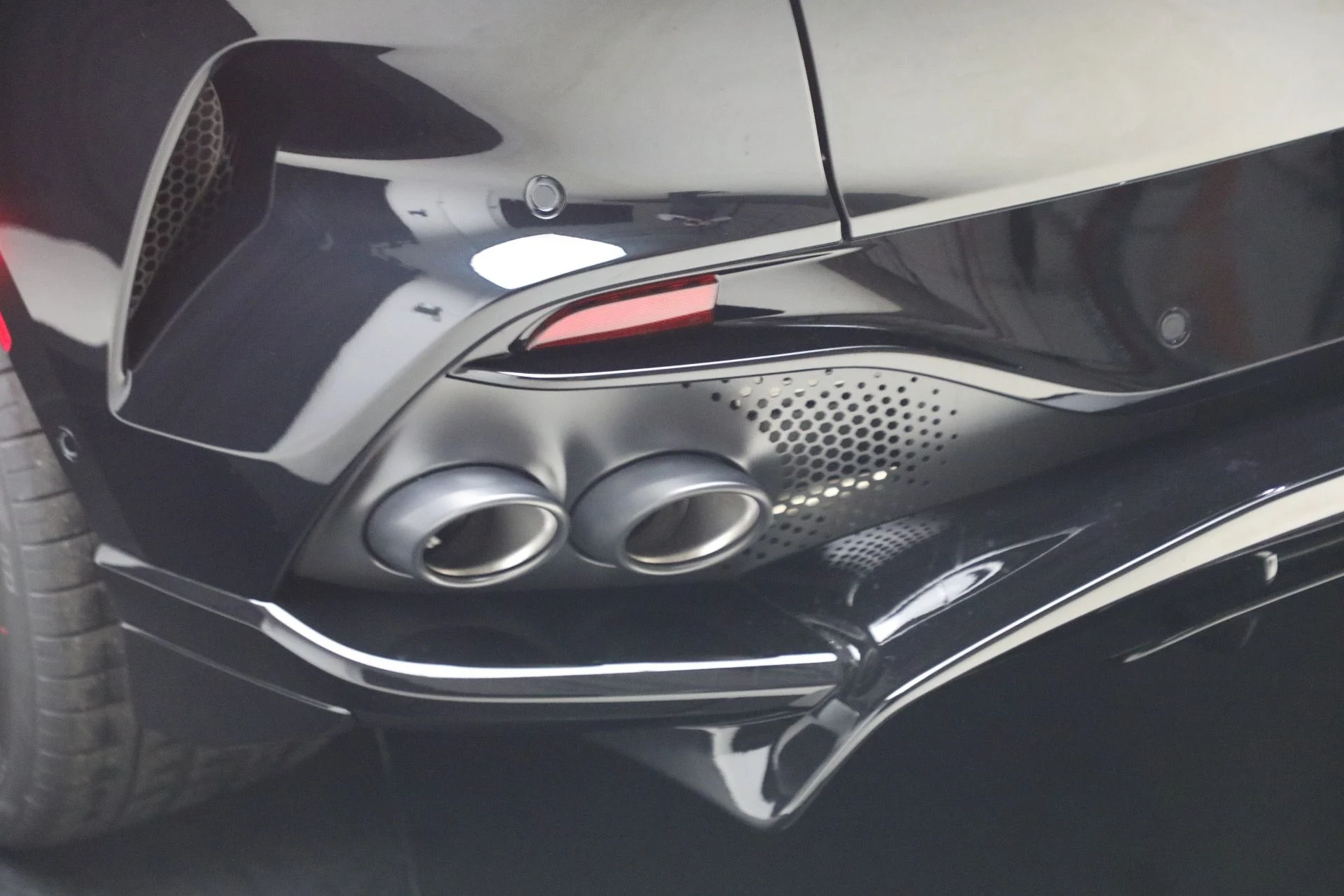 mph037_544427466_New_2026_Aston_Martin_DBX_707_1767991900_4991ed019c