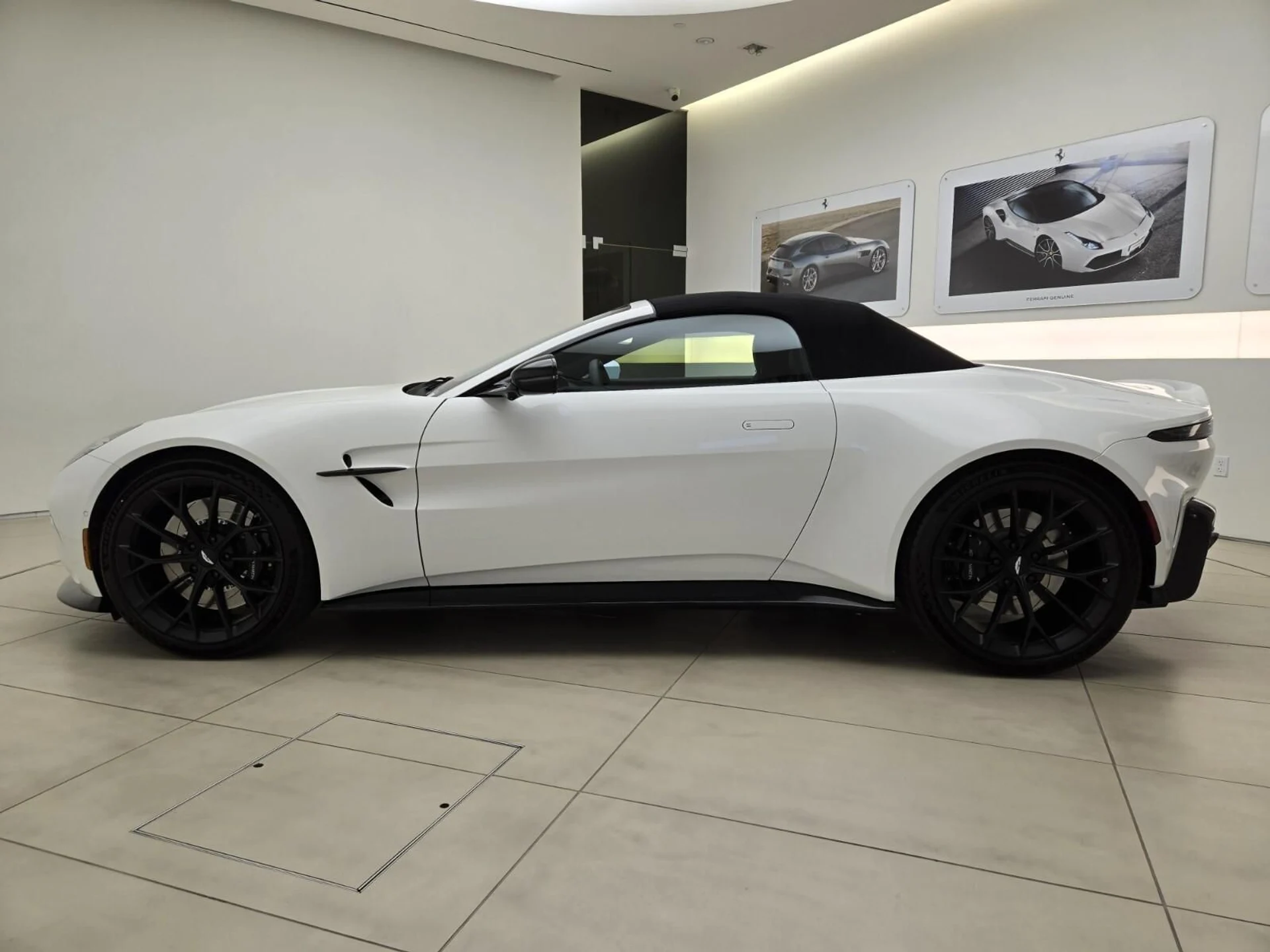 mph037_575975105_New_2026_Aston_Martin_Vantage_1759816410_7847e0ed40