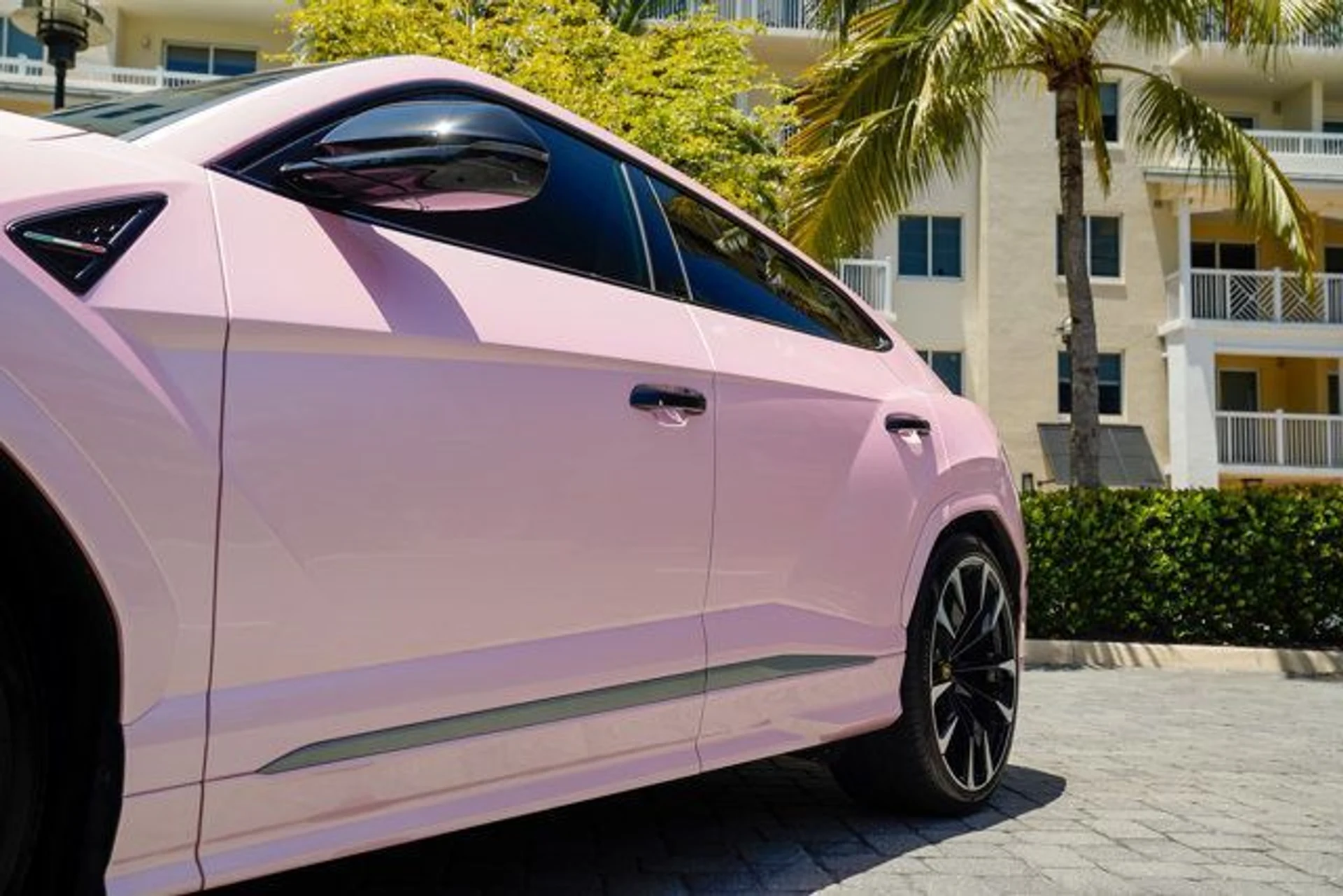 mph037_584335975_used_2021_lamborghini_urus_awd_14354_22713615_38_640_3164b72a51