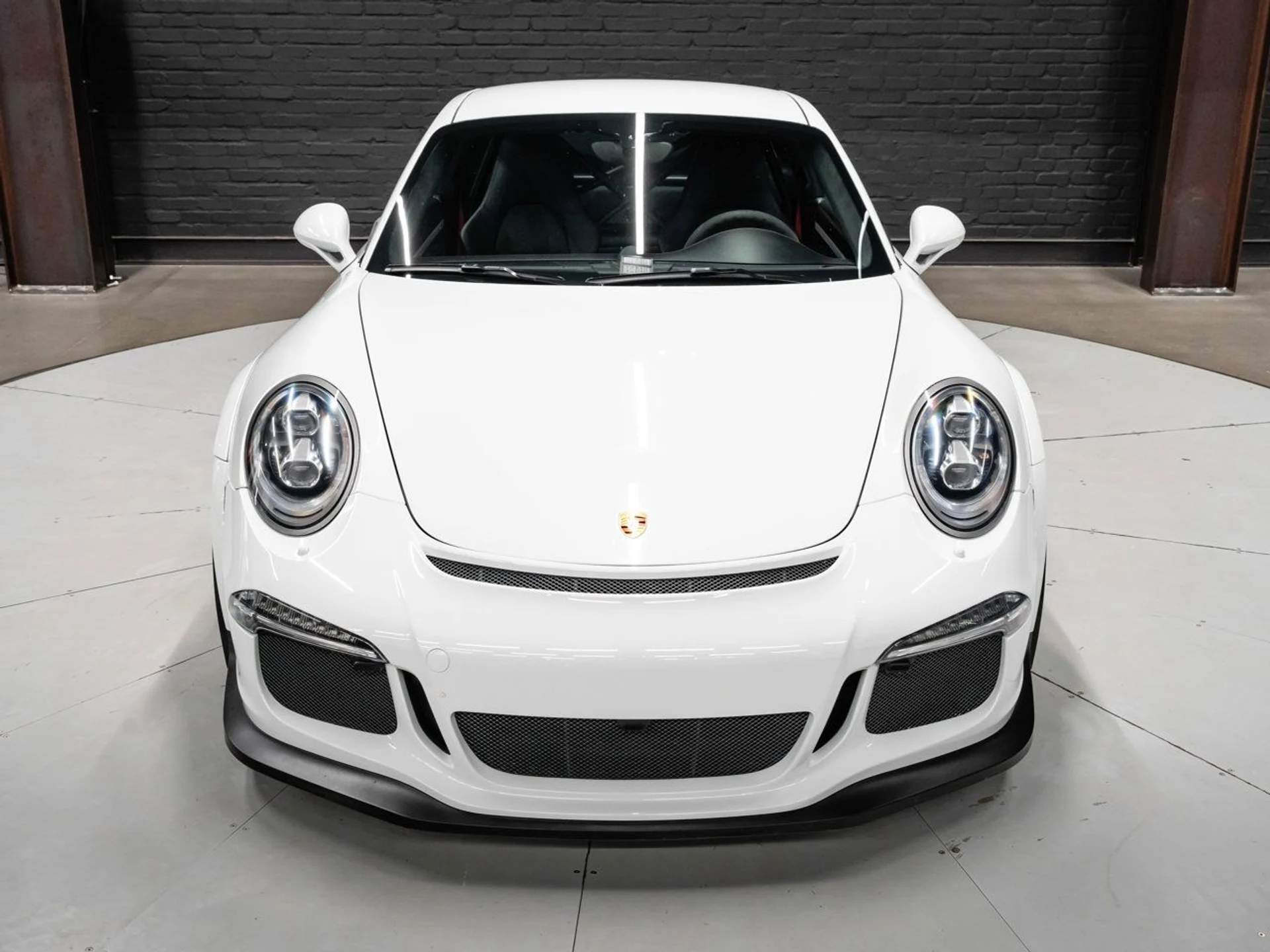 mph037_587619559_porsche_911_2015_5809a645ab