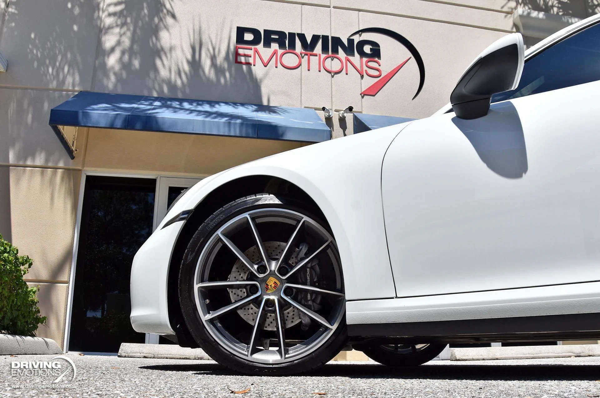 mph037_596971259_865_p38_l_7876accf61