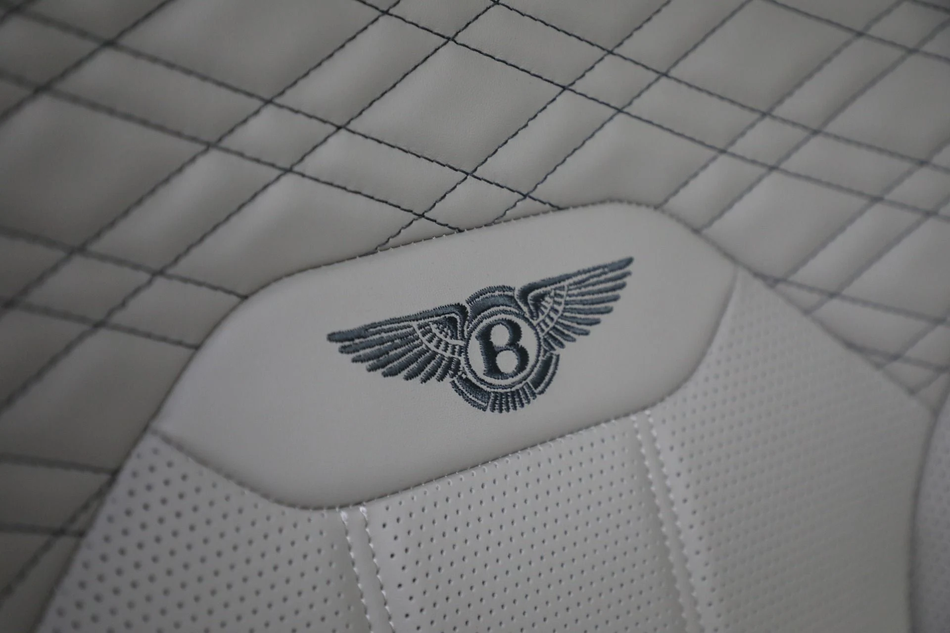 mph037_606376089_New_2023_Bentley_Bentayga_V8_90d0a1d6fc