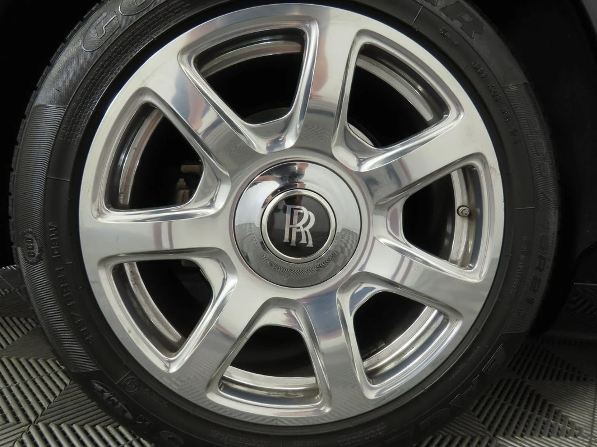 mph037_640139731_used_2012_rolls_royce_phantom_coupe_2drdrophead_8119_22959977_38_1024_8eaa6d11e7