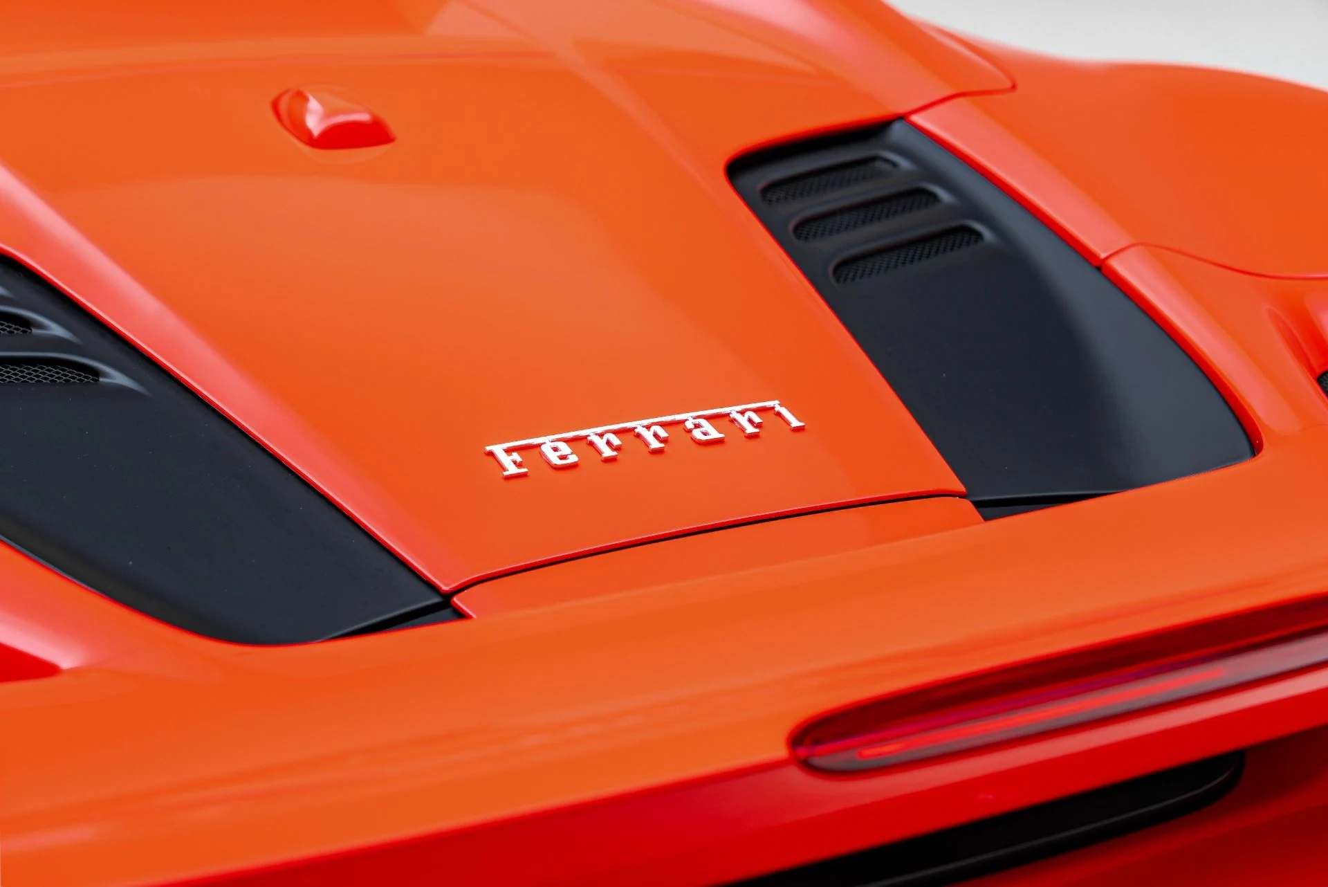 mph037_644752903_Used_2022_Ferrari_F8_Spider_1788281678_9ba71cbf91