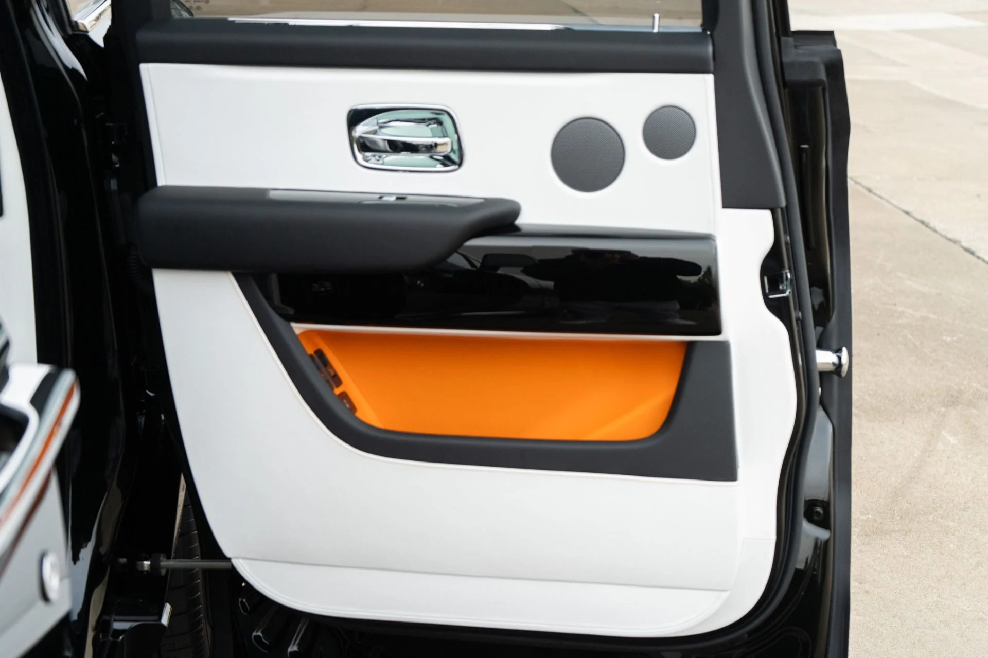 mph037_64485210_Used_2026_Rolls_Royce_Cullinan_1765925177_72cc5e9622