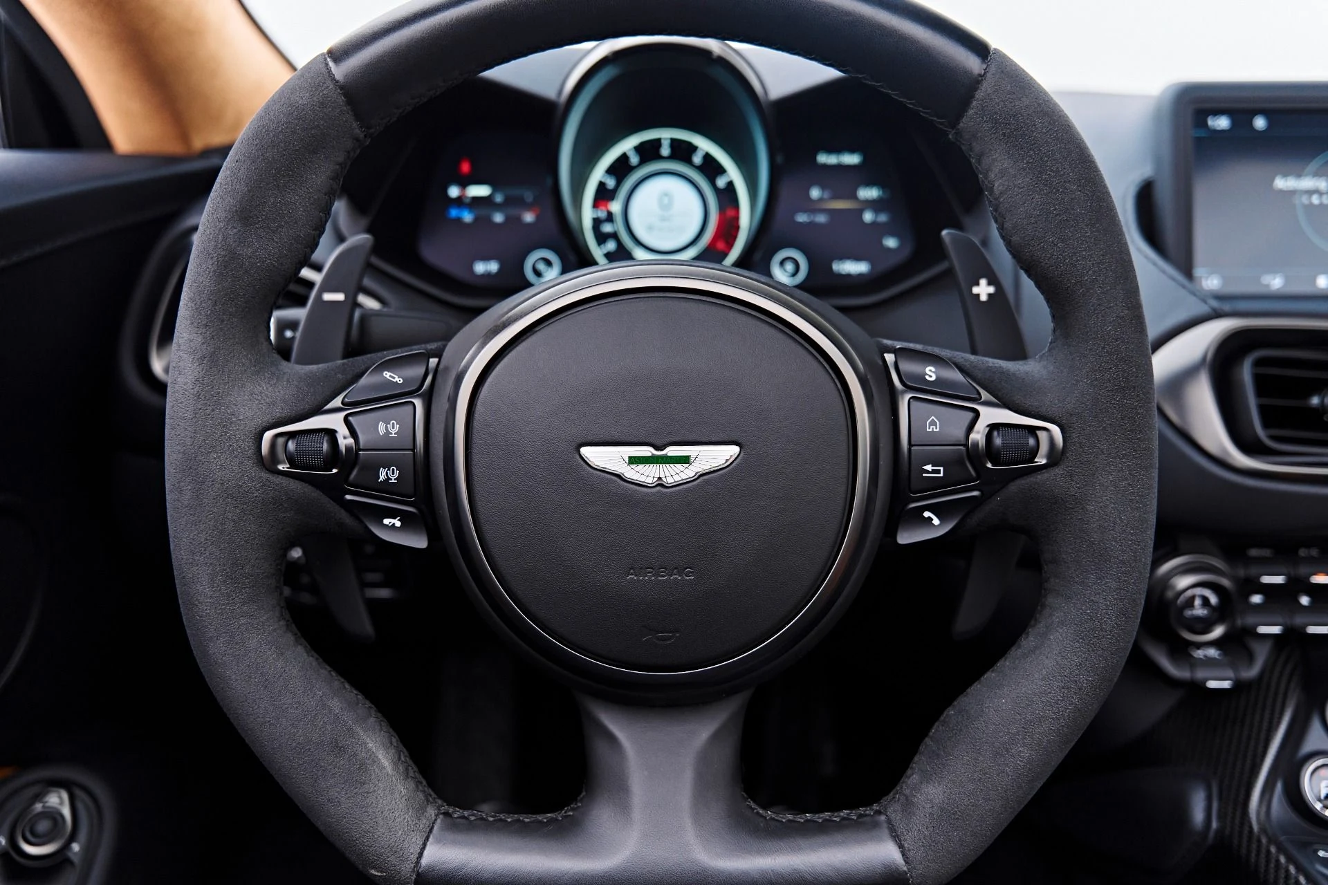 mph037_65475562_Used_2022_Aston_Martin_Vantage_Base_1786226085_441cad88b0