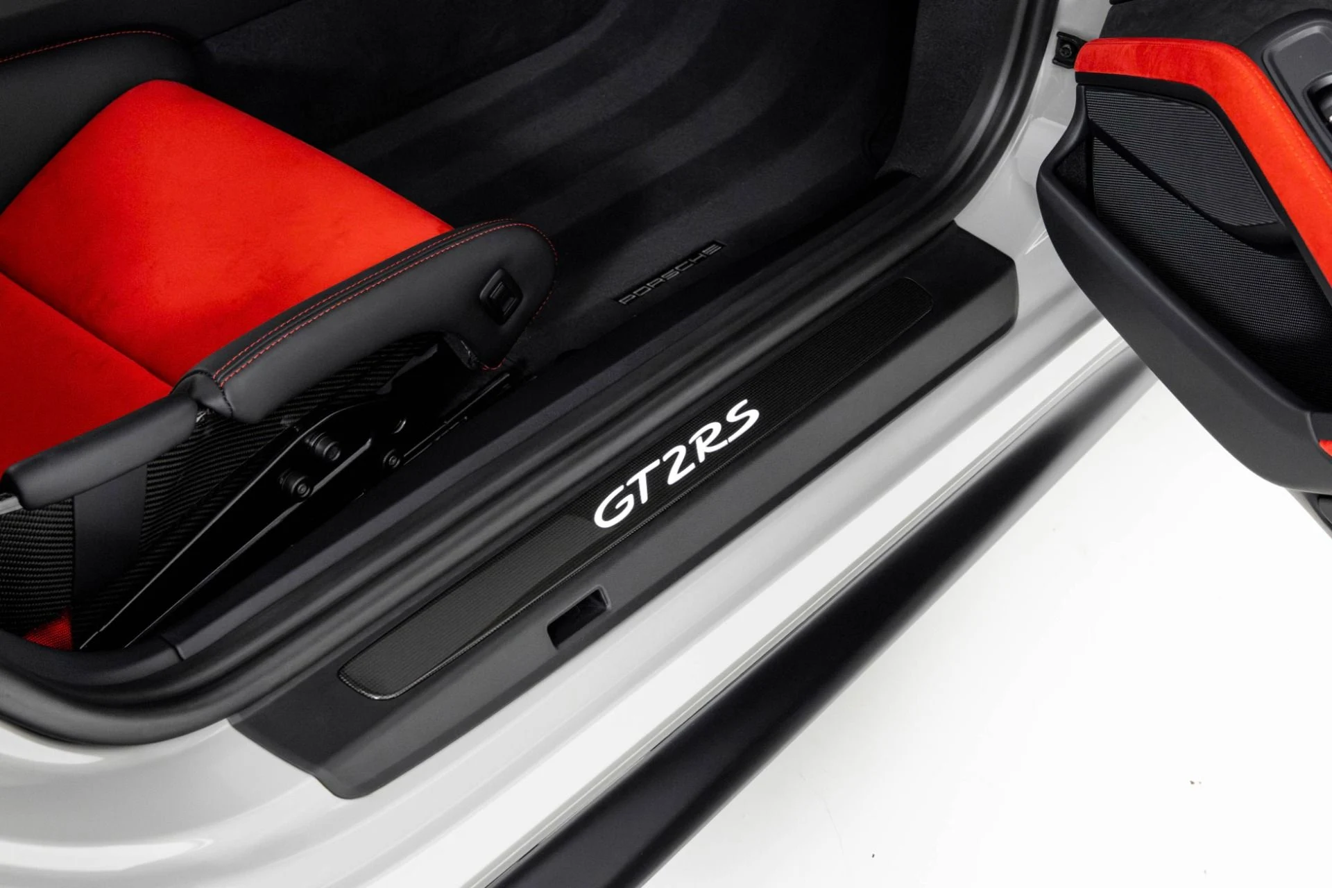 mph037_661704498_Used_2018_Porsche_911_GT_2_RS_1762984486_5be366c8dd