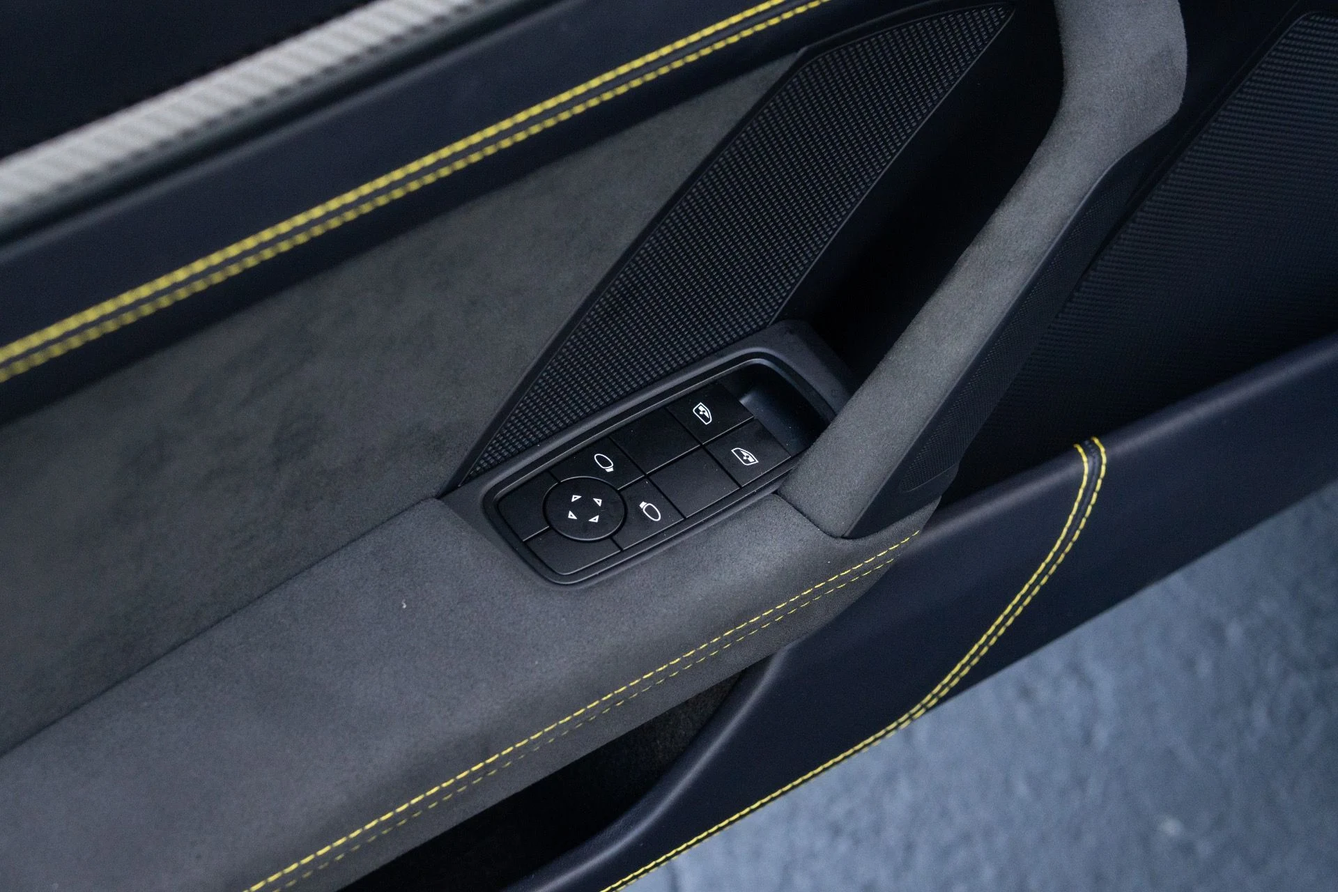 mph037_67787230_Used_2023_Porsche_911_GT_3_1777402484_1577a290e9