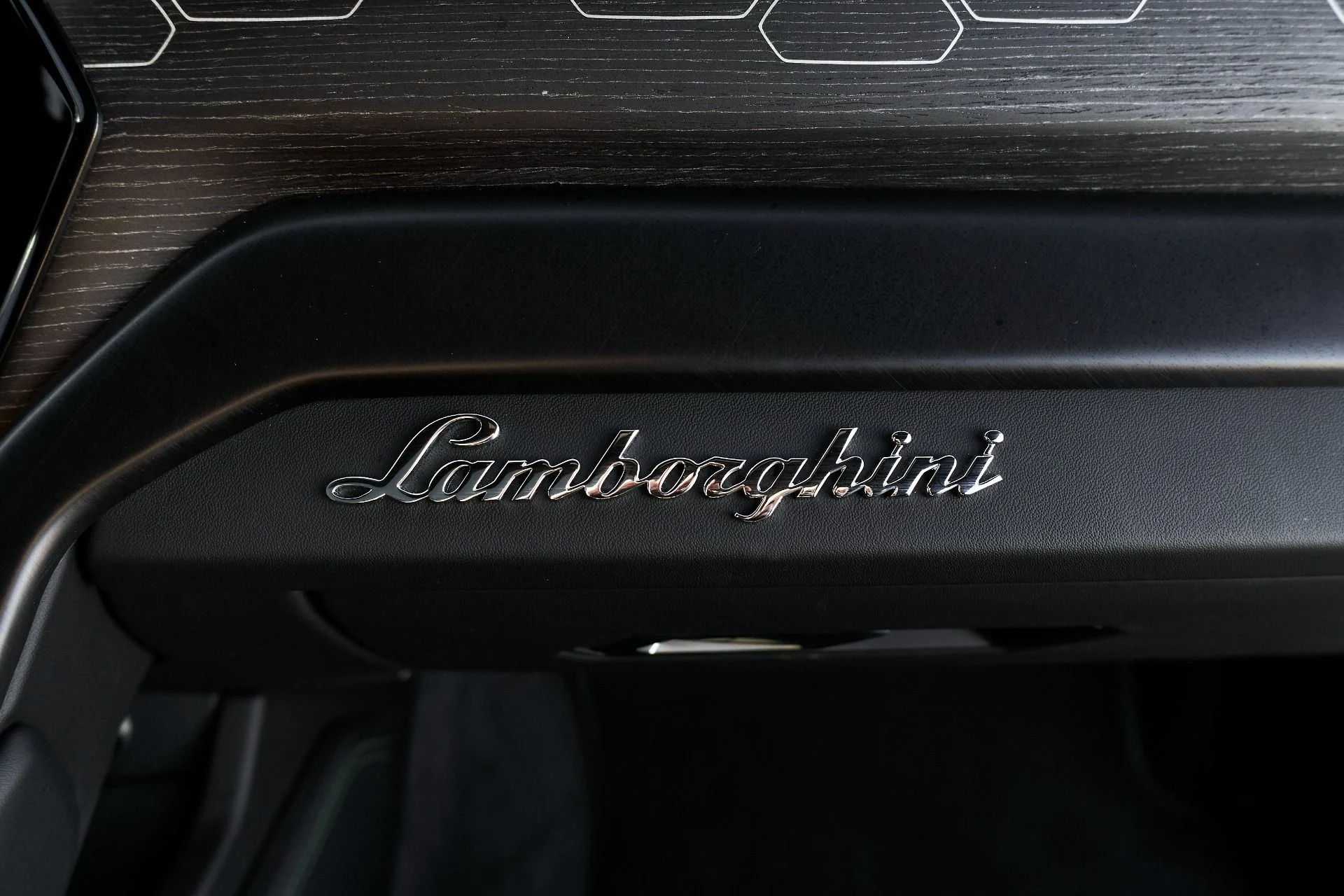 mph037_684604333_Used_2021_Lamborghini_Urus_1765854503_763347c6de