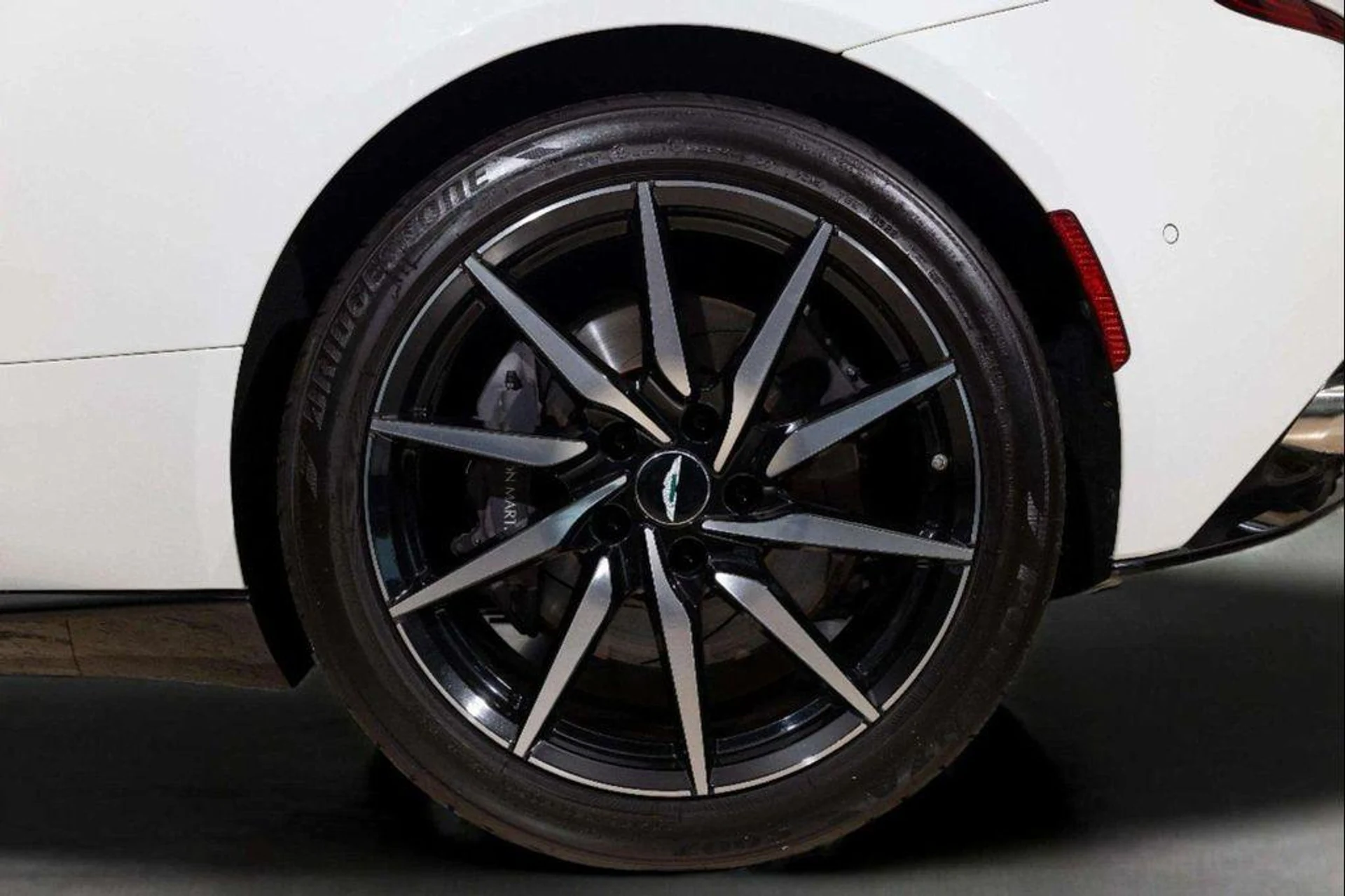 mph037_706599907_0a_CMU_Ody0_Usc_M_Yogk_Or_D52_R_Tzw_4b0ef2fc25