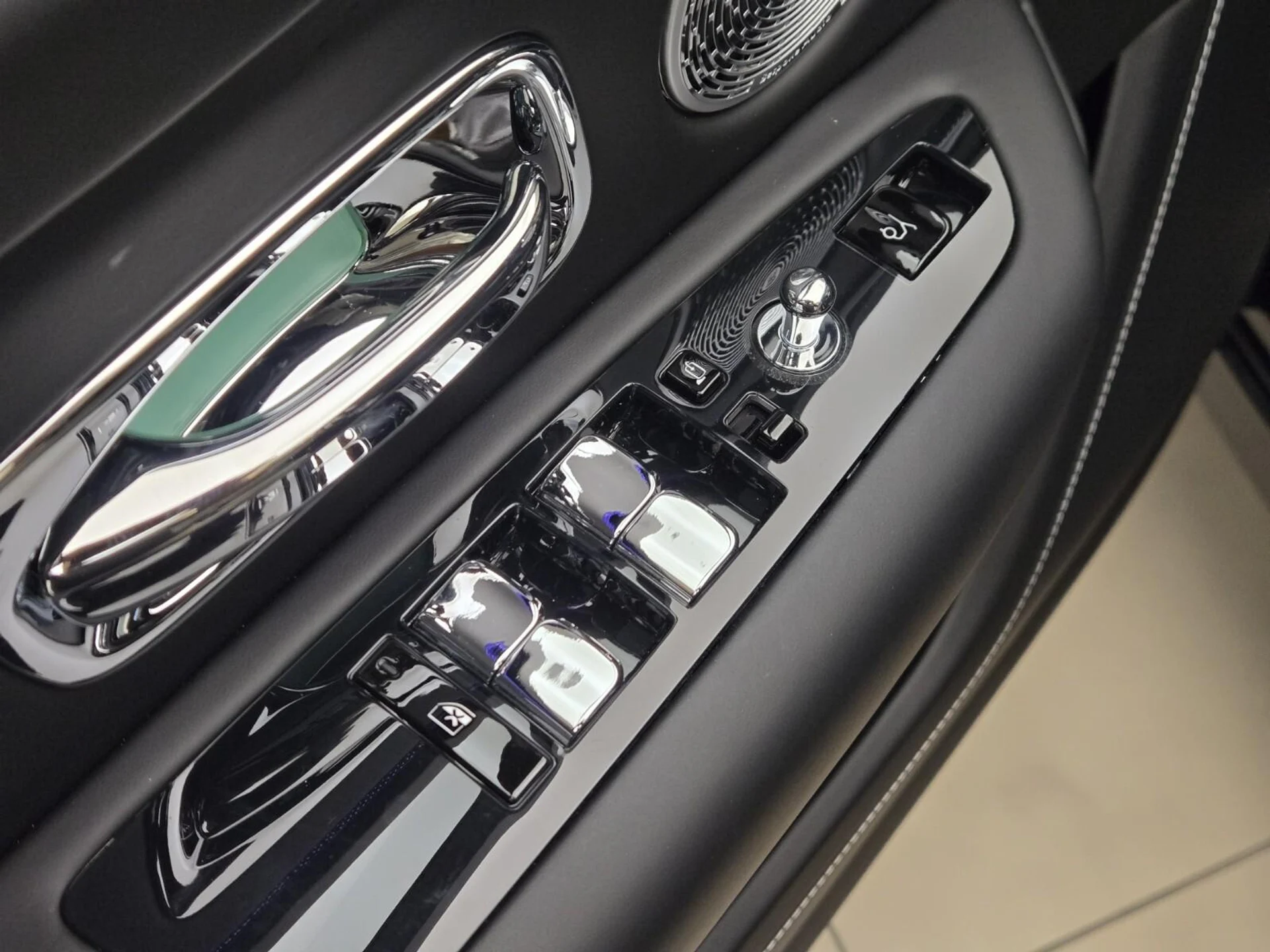 mph037_717412798_New_2026_Rolls_Royce_Cullinan_1776489349_693322692c