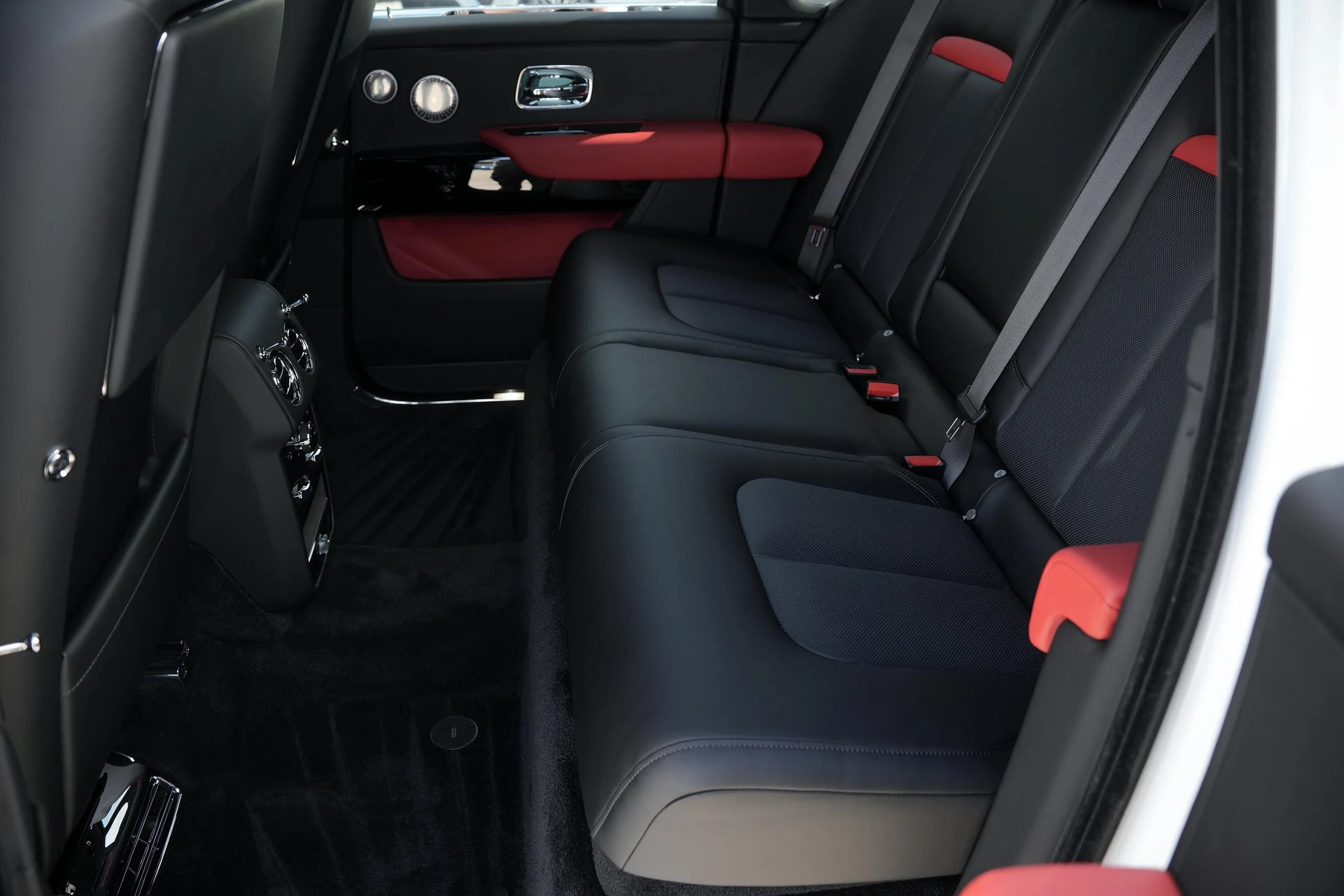 mph037_731543706_Hi_Tech_Luxury_Imports_LLC_SLA_13_HA_05_TU_234101_image_37_34c79d93ec
