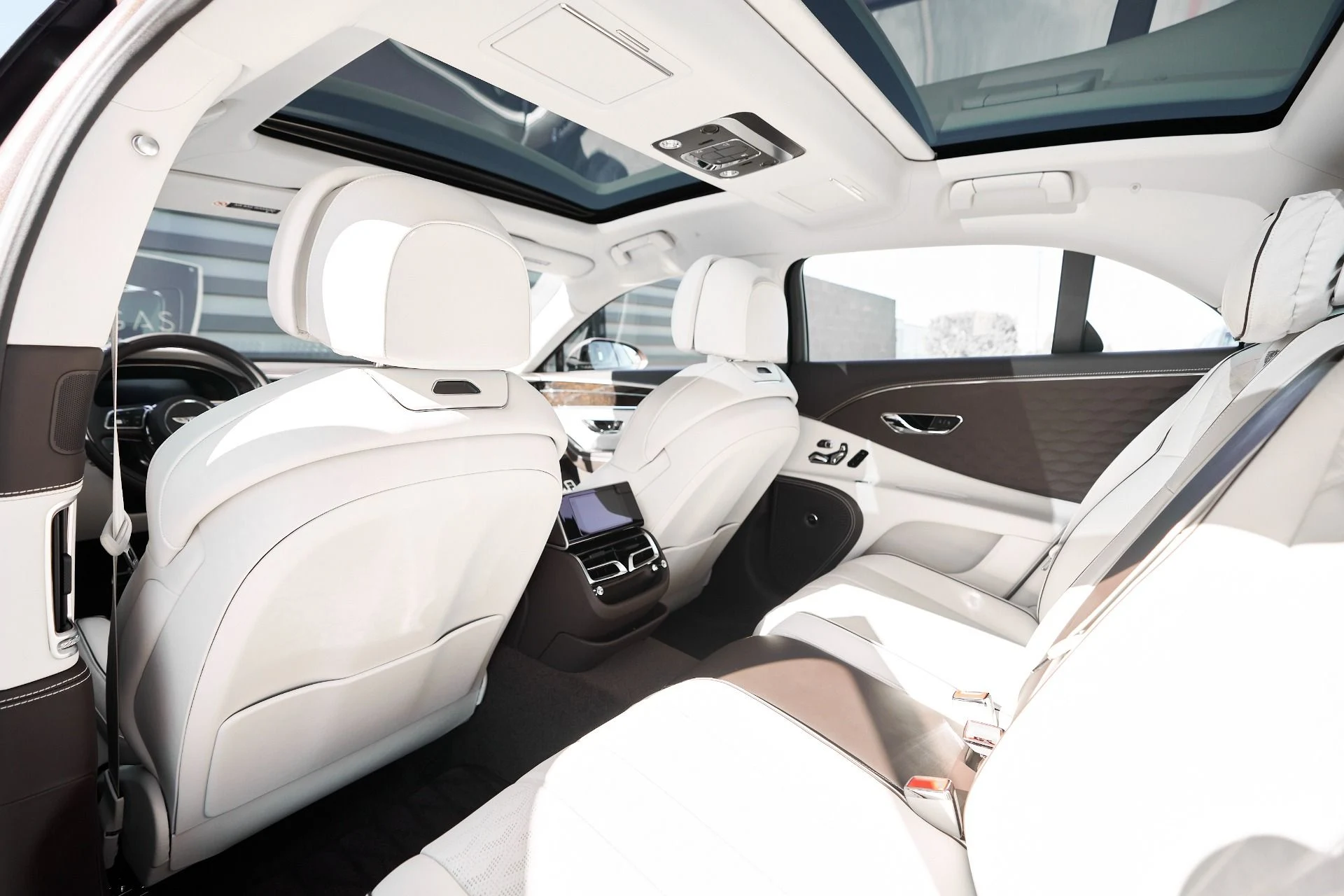 mph037_738829288_Used_2025_Bentley_Flying_Spur_Speed_1762569219_421e9f0f67