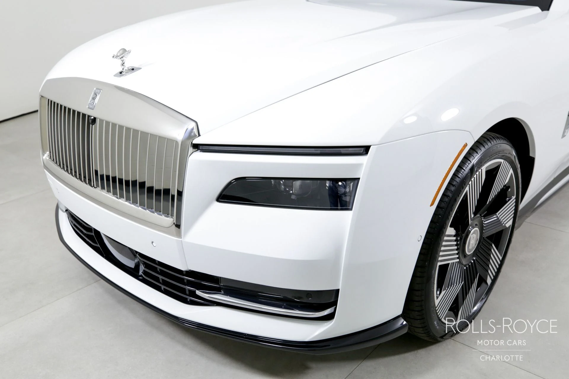 mph037_740696828_Used_2024_Rolls_Royce_Spectre_1710280015_a1f0ebea56