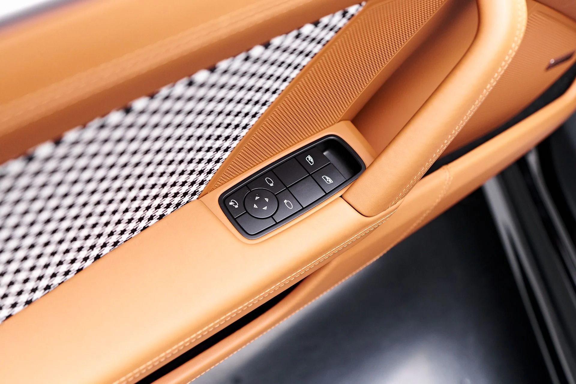mph037_768857436_Used_2024_Porsche_911_Carrera_S_1758752830_ef2a6d391a