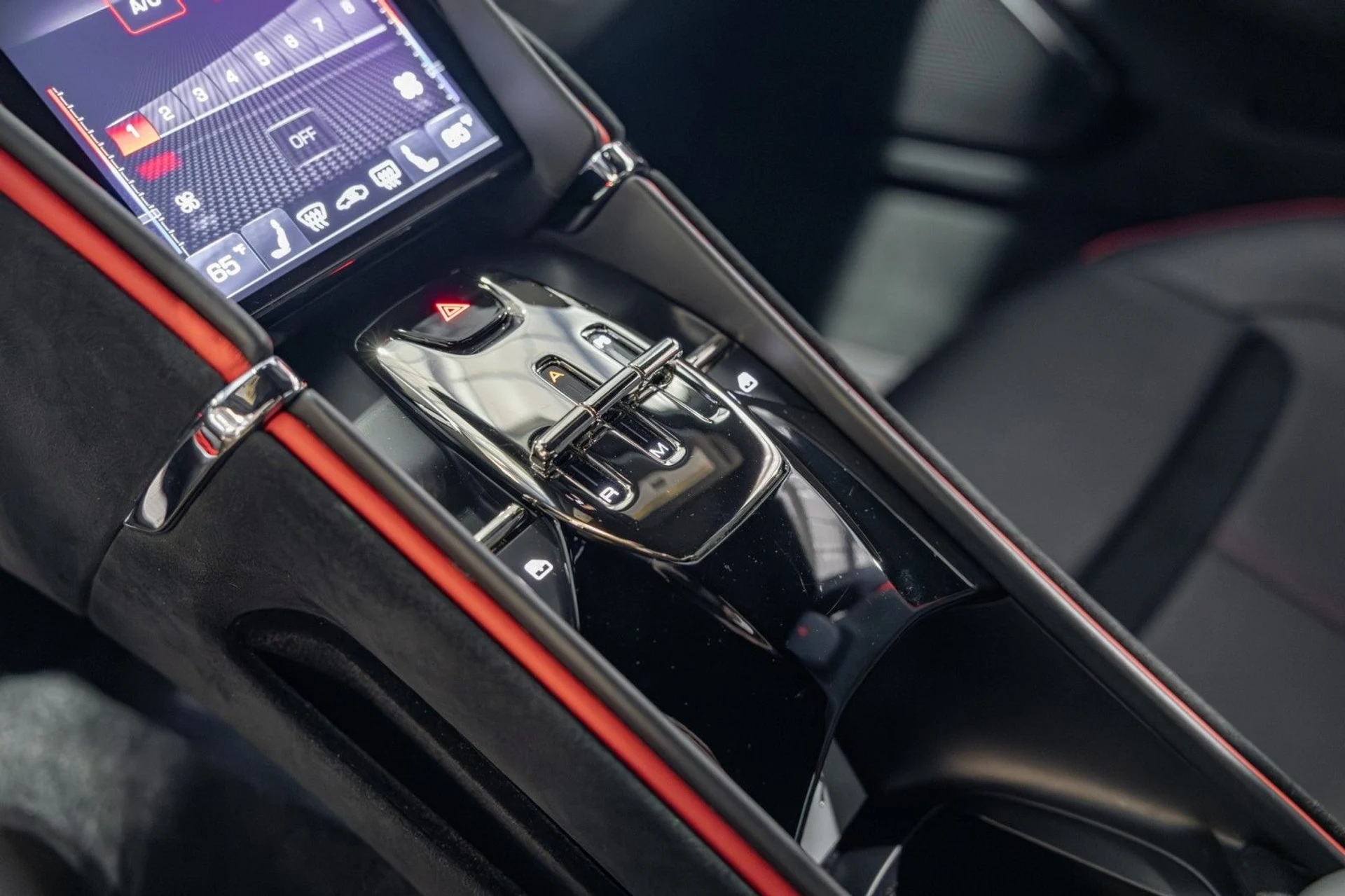 mph037_777429930_ZQ_5d5a578ebc