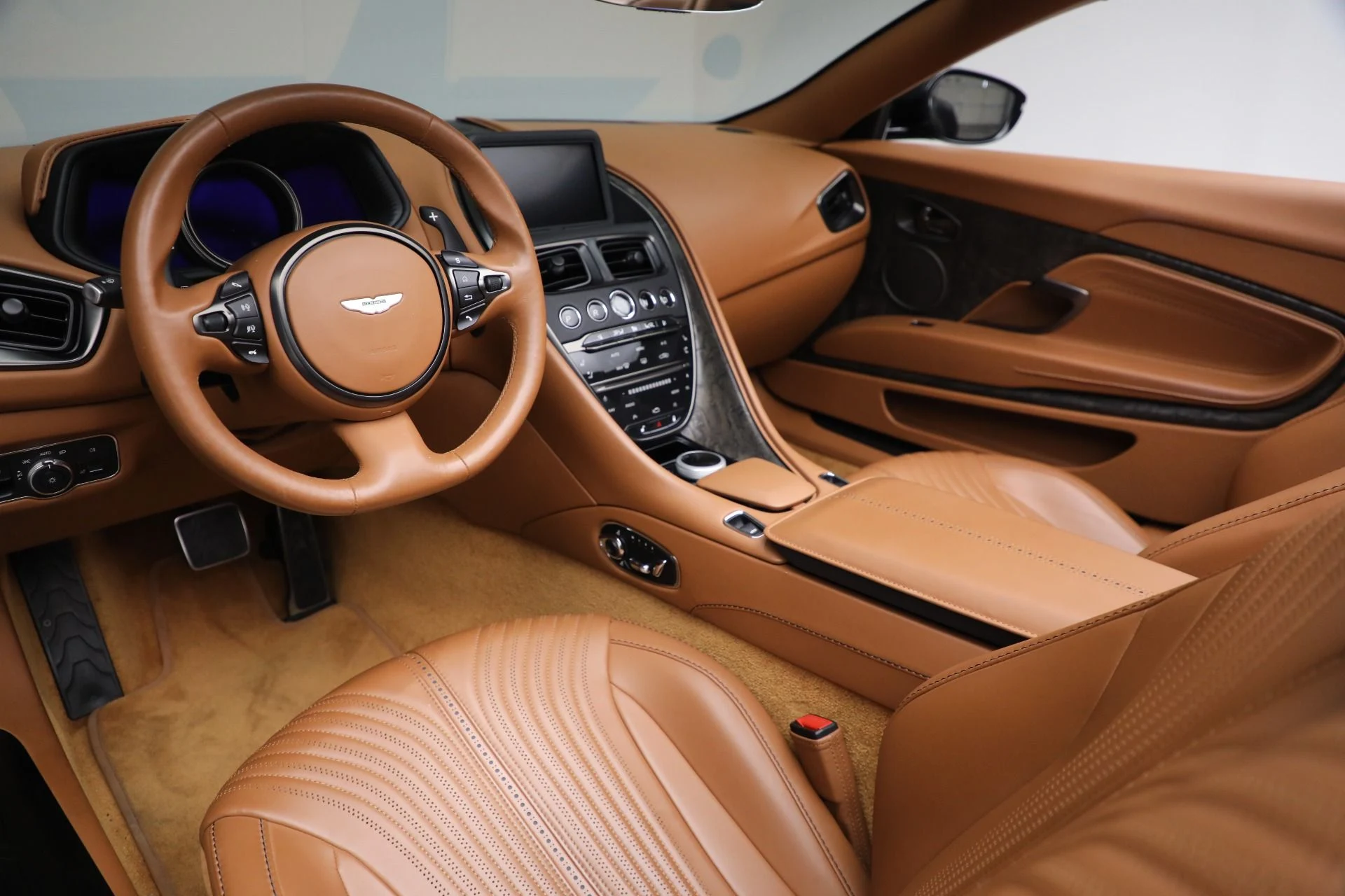 mph037_778035060_Used_2022_Aston_Martin_DB_11_Volante_c6b4687ef4