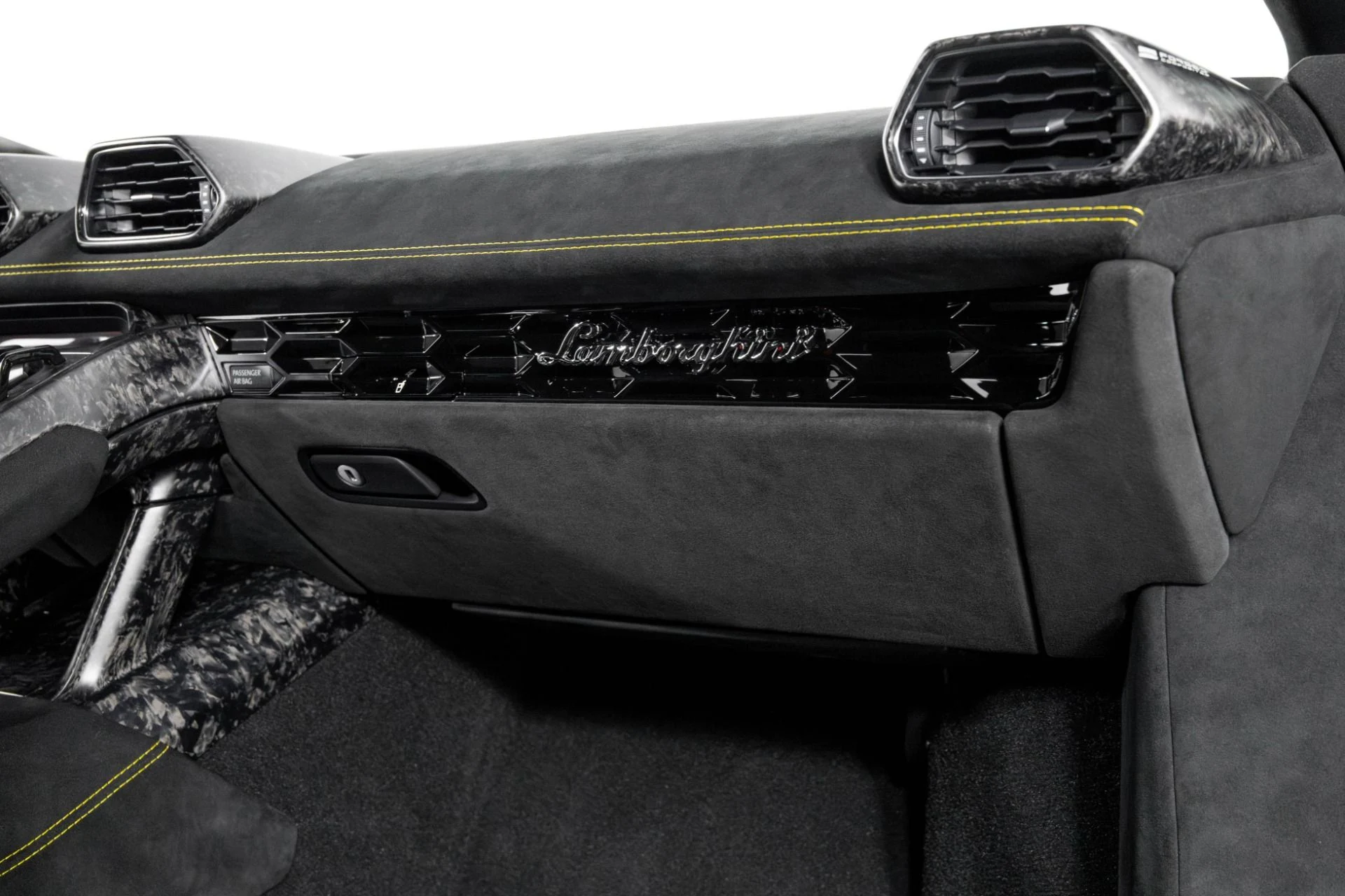 mph037_780297273_Used_2018_Lamborghini_Huracan_Performante_1762565915_0e95b0c884